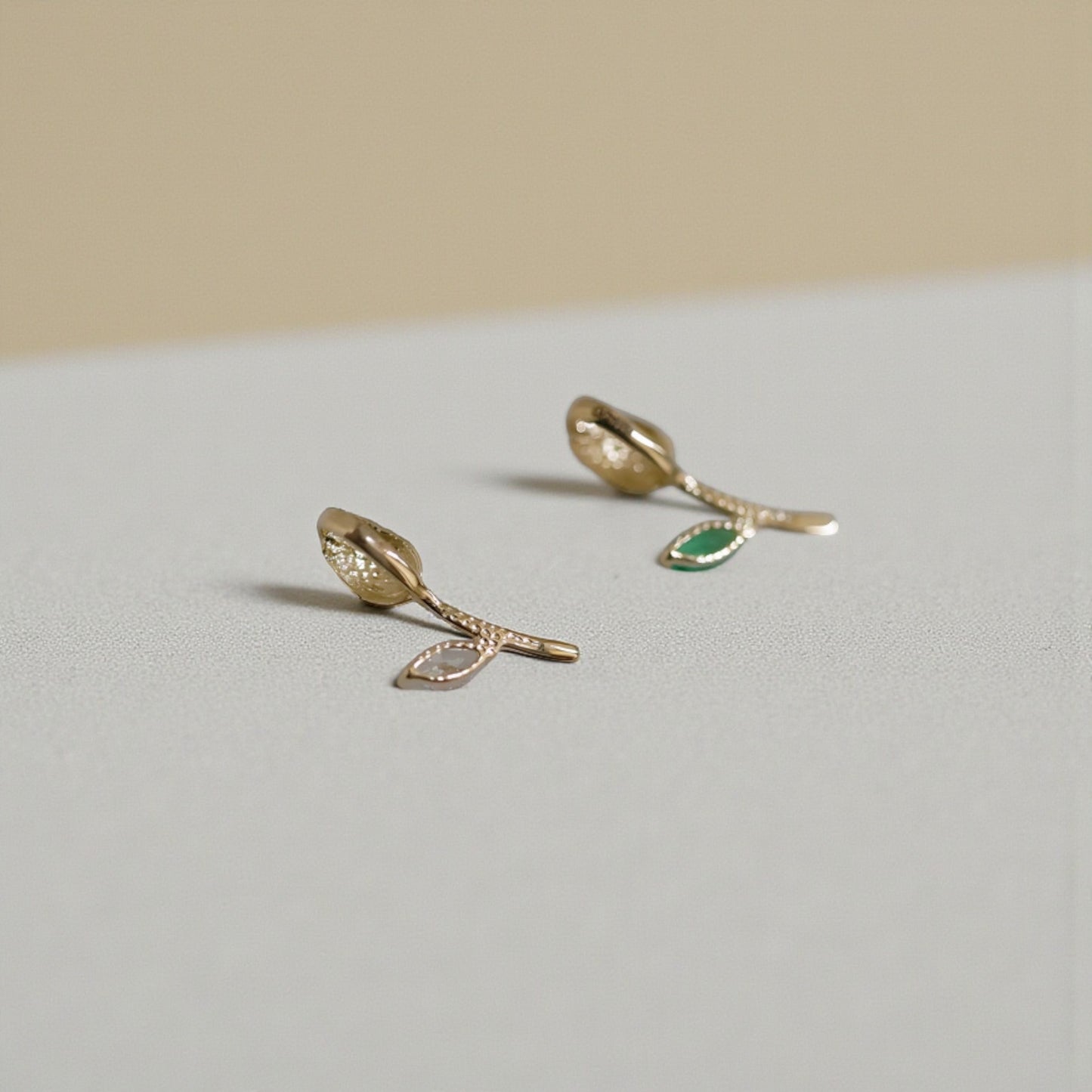 14K Gold Minimal Dainty Zircon Tulip Flower Pendant