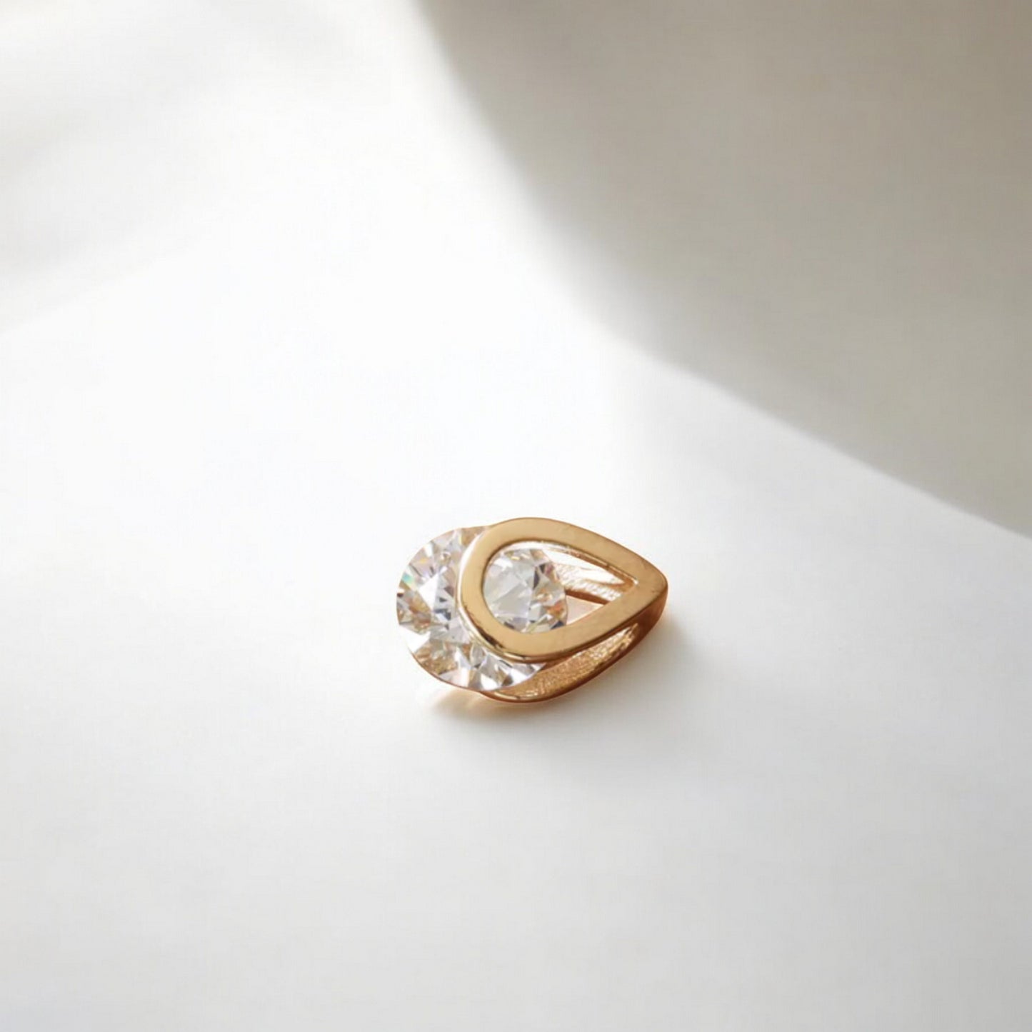 14K Gold Dainty Waterdrop Zircon Pendant