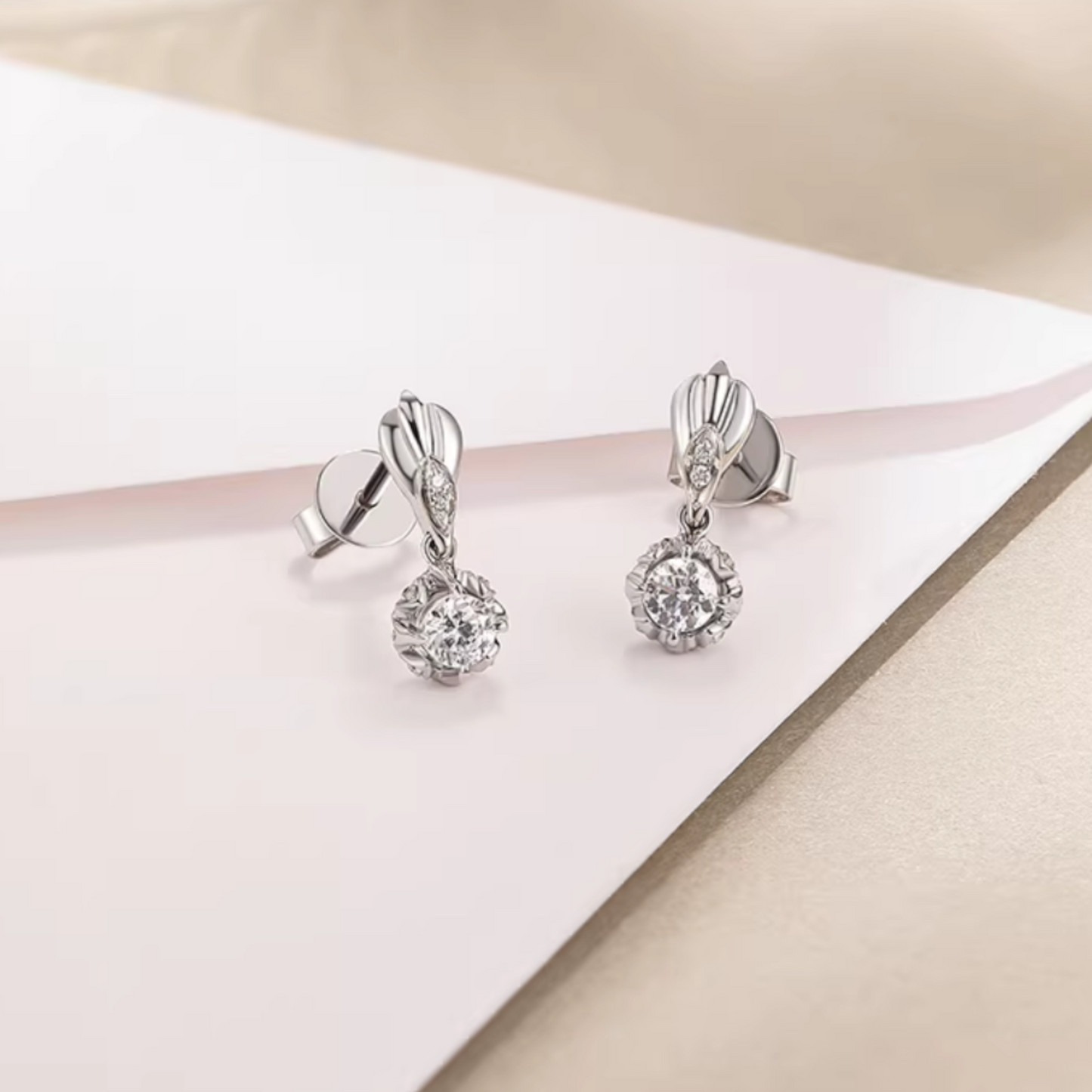 18K White Gold Minimal Sparkling Diamond Earrings