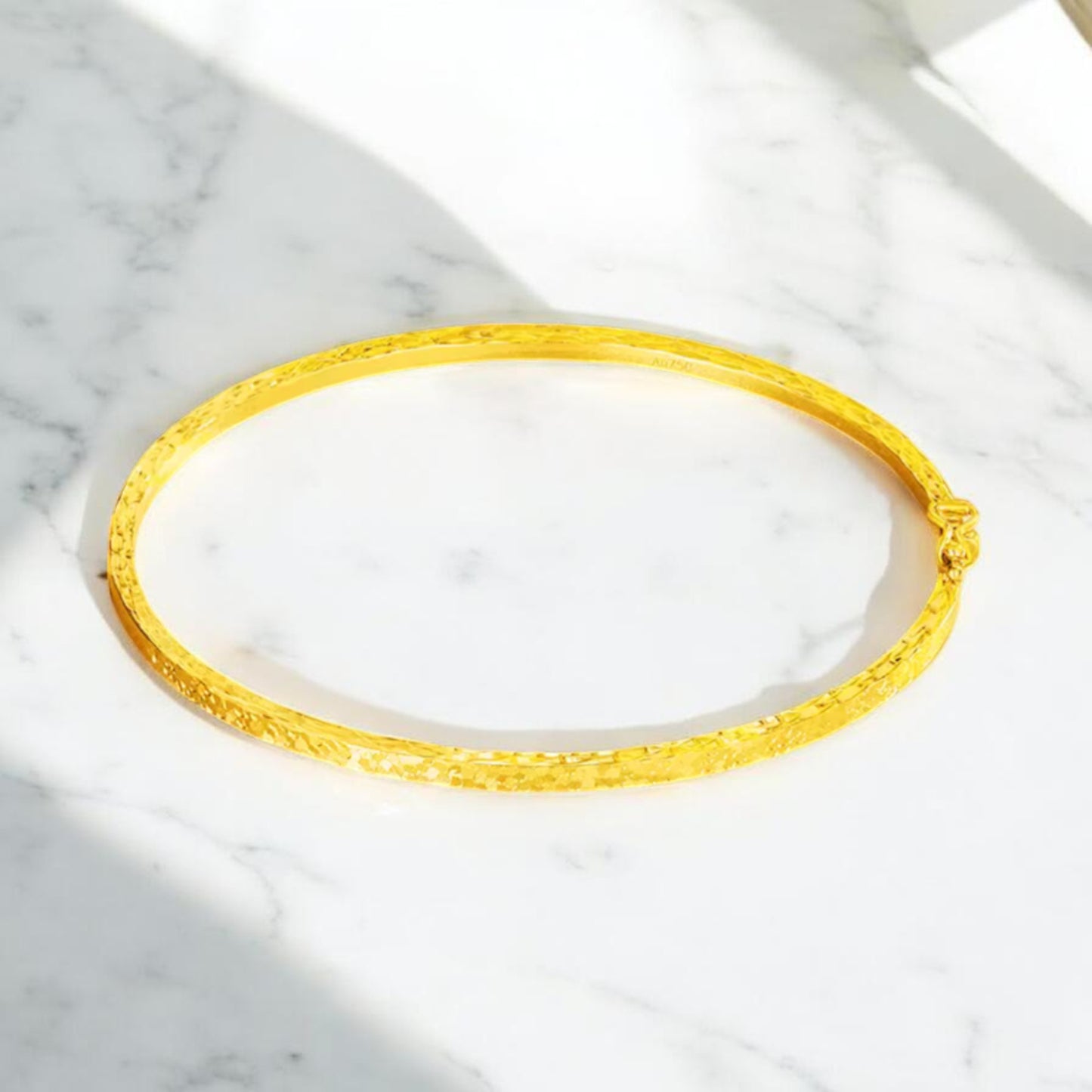 18K Gold Sparkling Bangle Bracelet