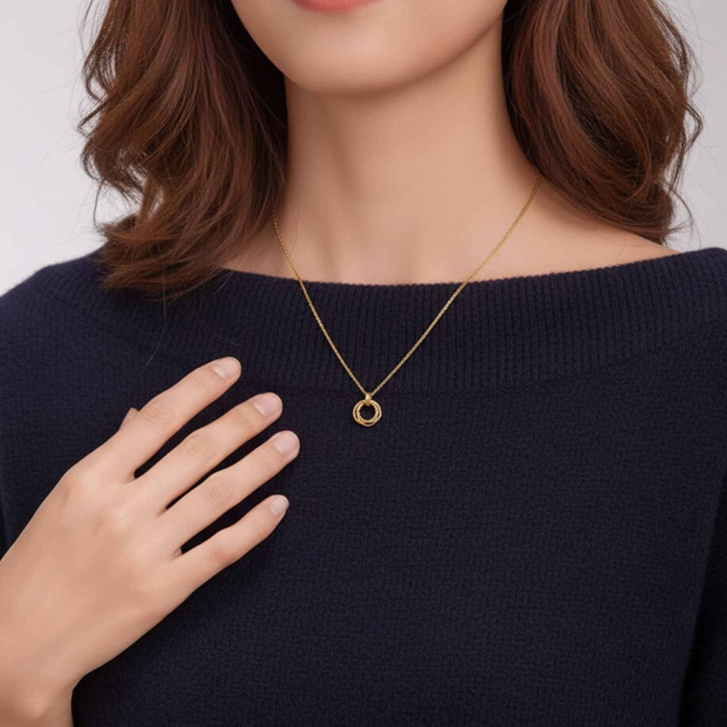 18K Gold Möbius Strip Round Pendant Necklace
