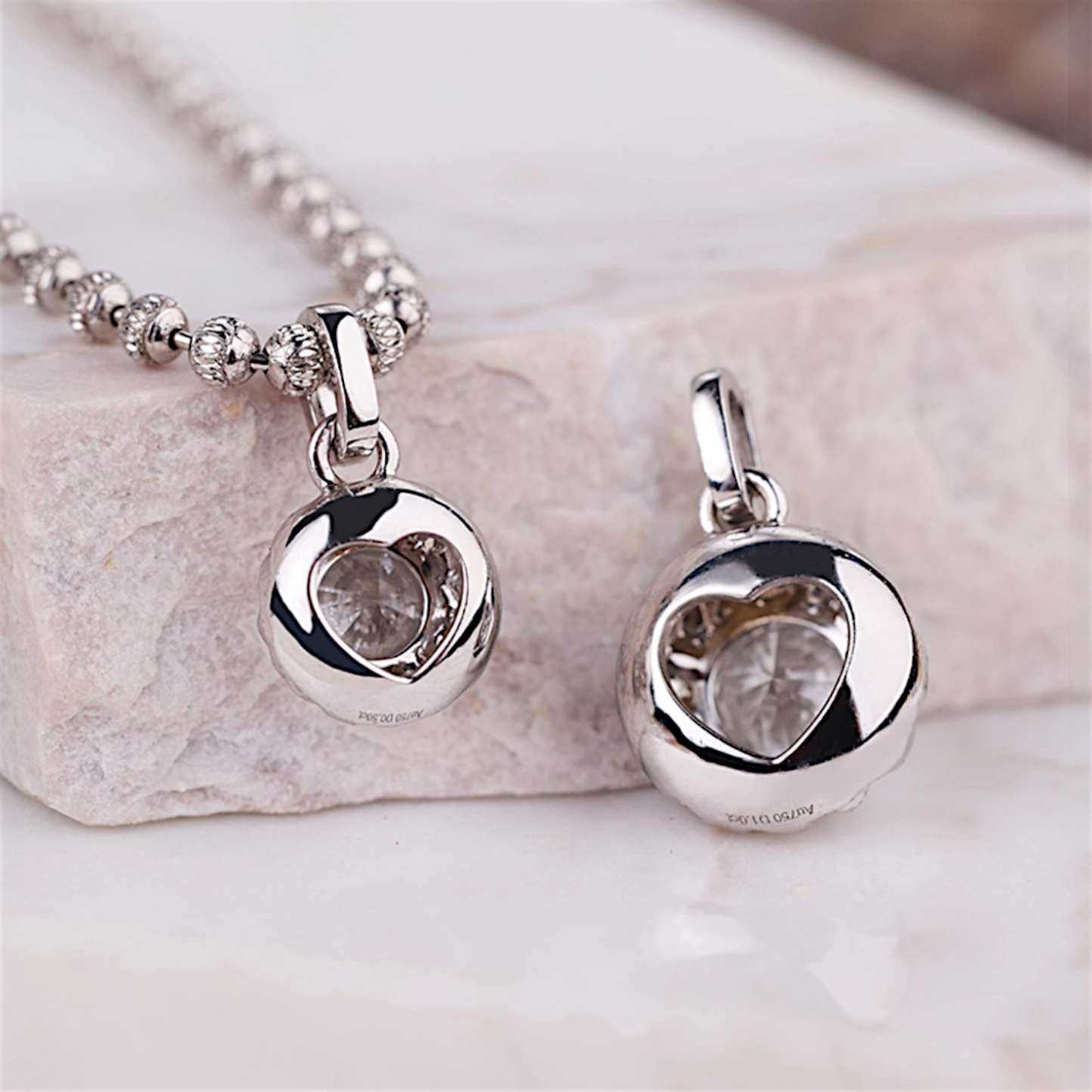 18K Gold Hammered Bubble Round Elegant Lab Diamond Pendant