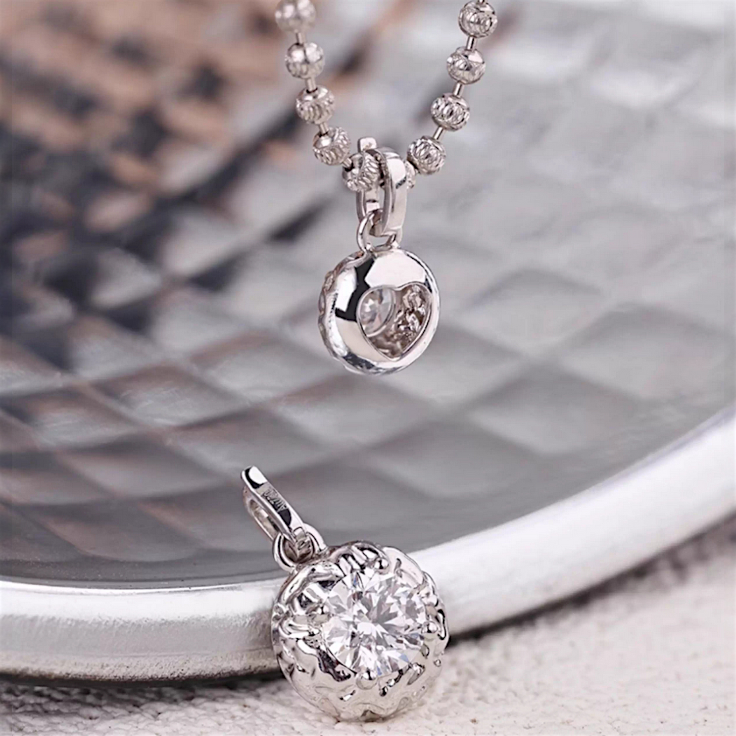 18K Gold Hammered Bubble Round Elegant Lab Diamond Pendant