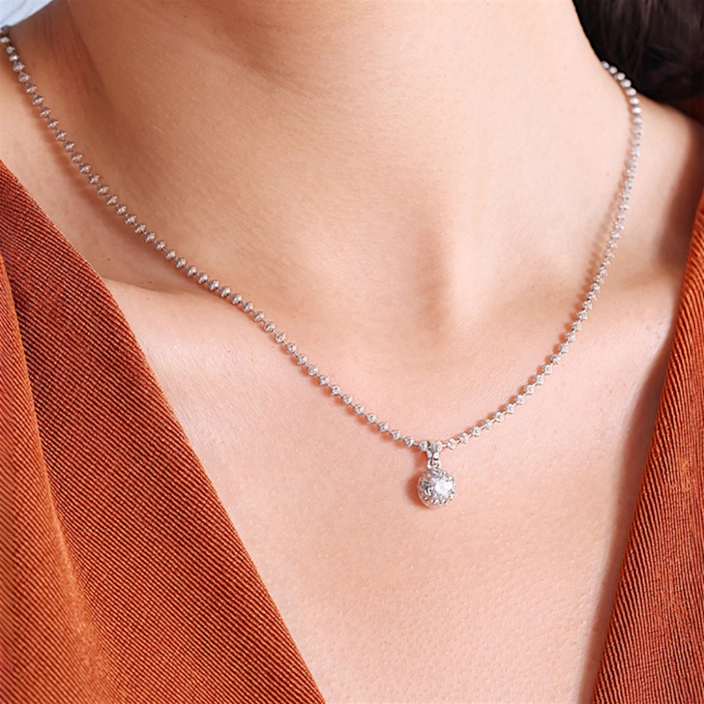 18K Gold Hammered Bubble Round Elegant Lab Diamond Pendant