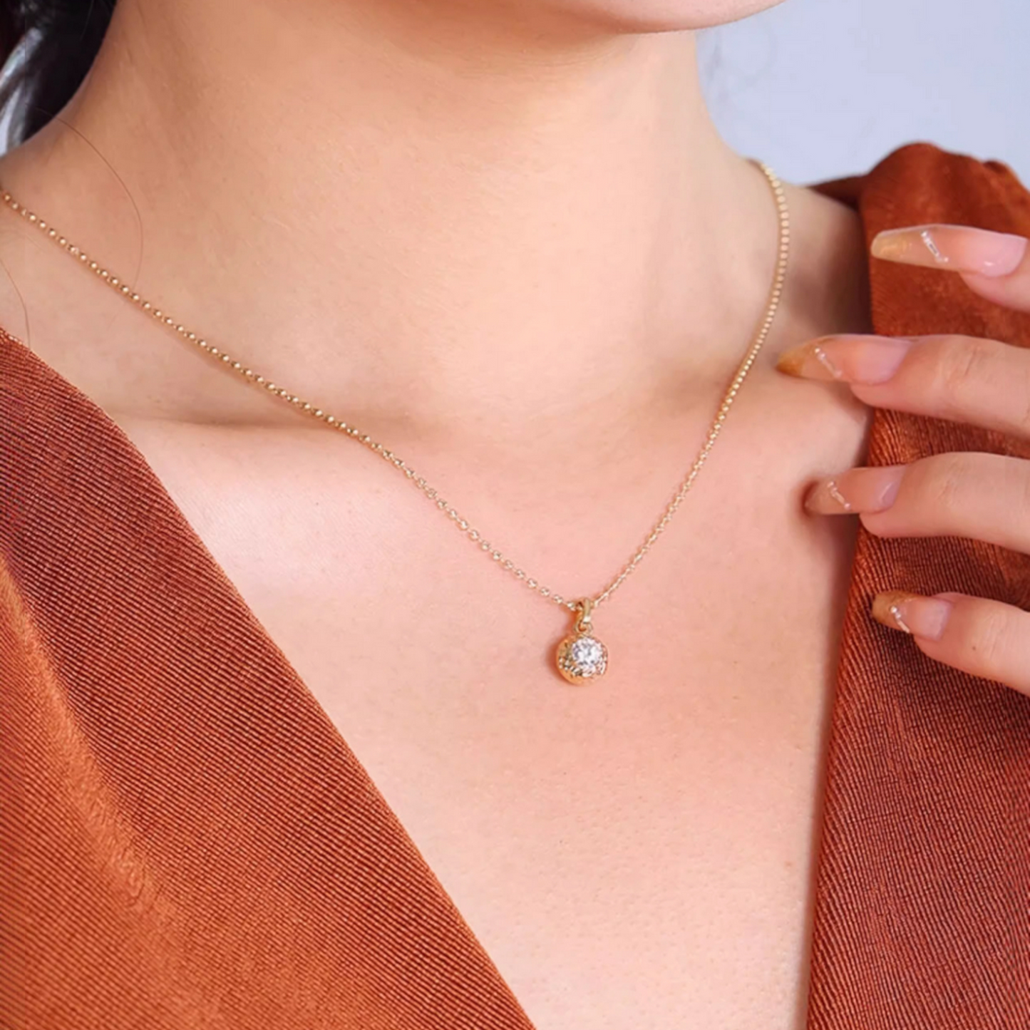 18K Gold Hammered Bubble Round Elegant Lab Diamond Pendant