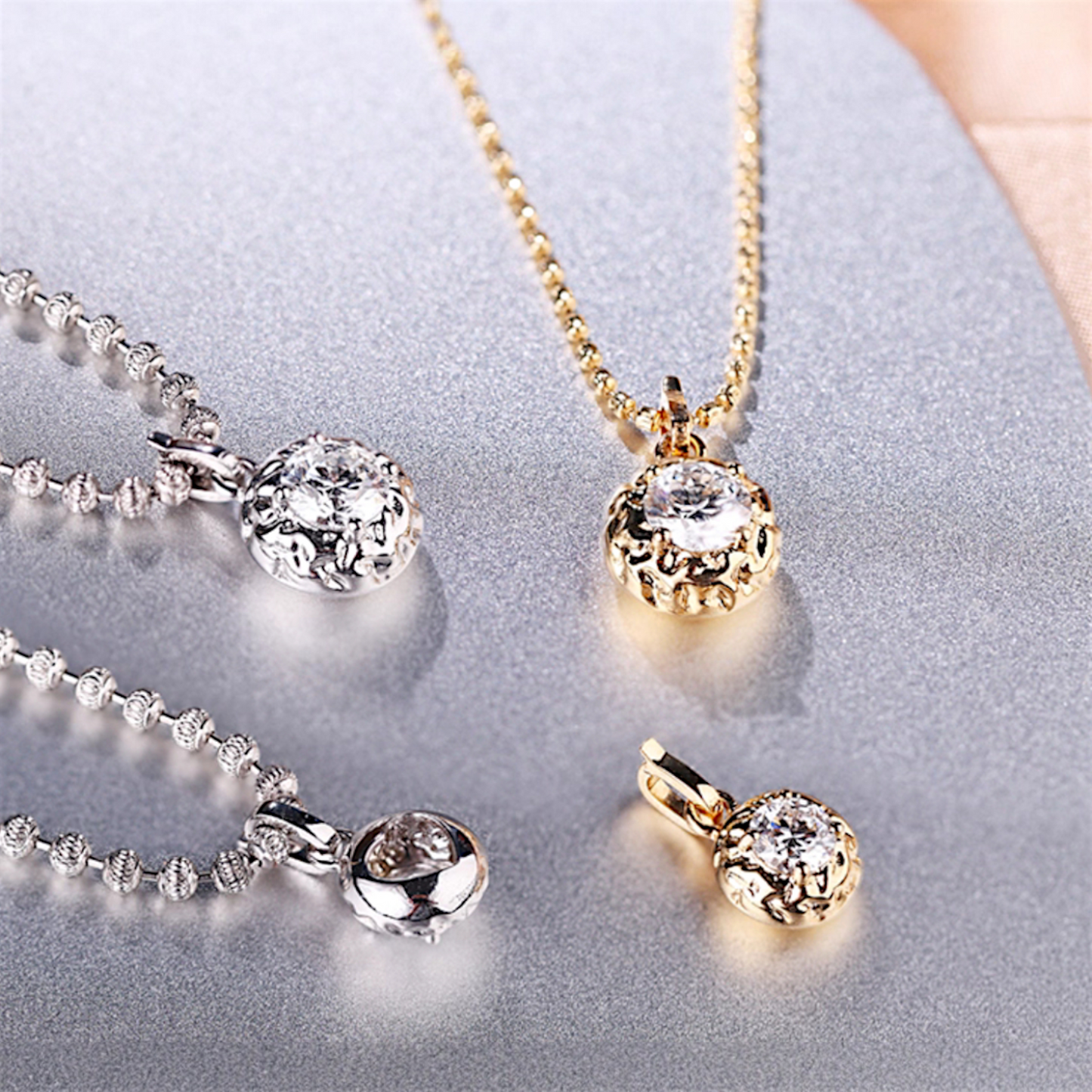 18K Gold Hammered Bubble Round Elegant Lab Diamond Pendant