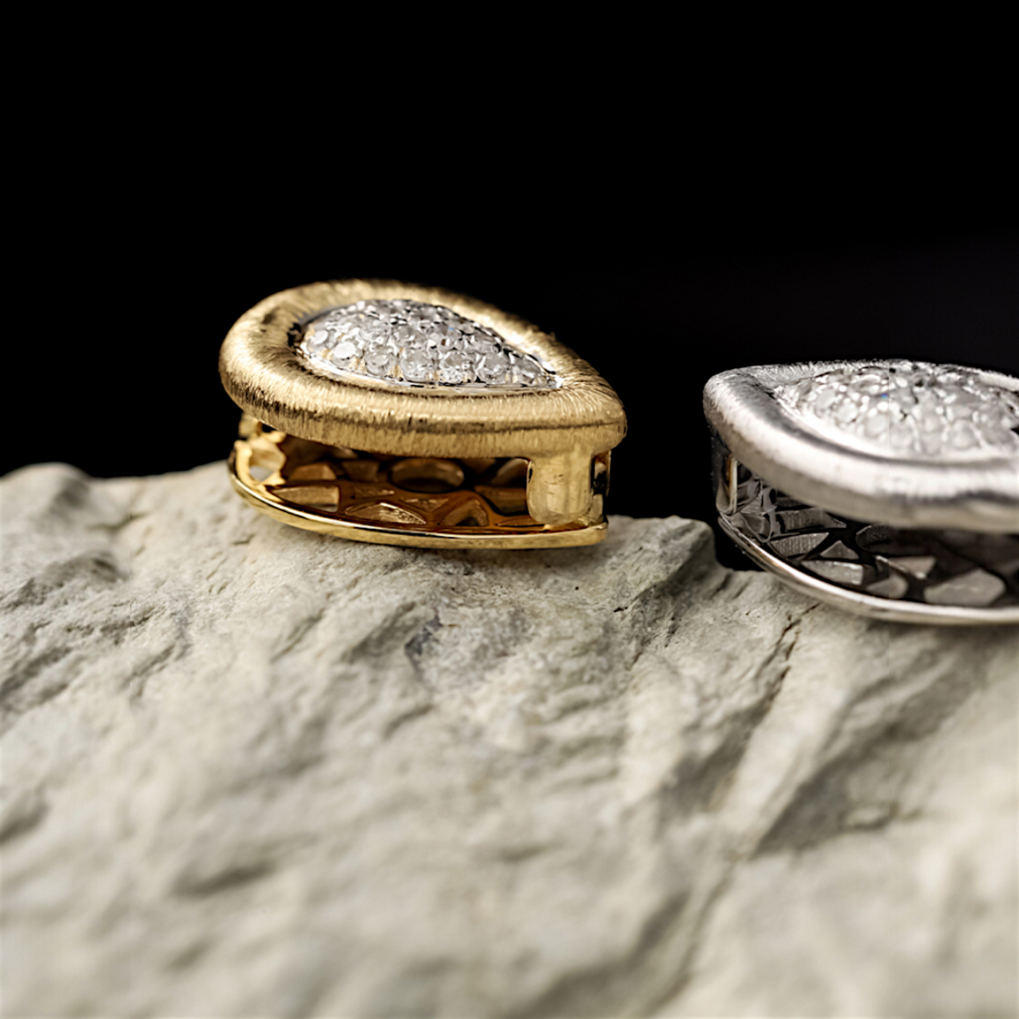 18K Gold Brushed Elegant Diamond Teardrop Clasp Pendant