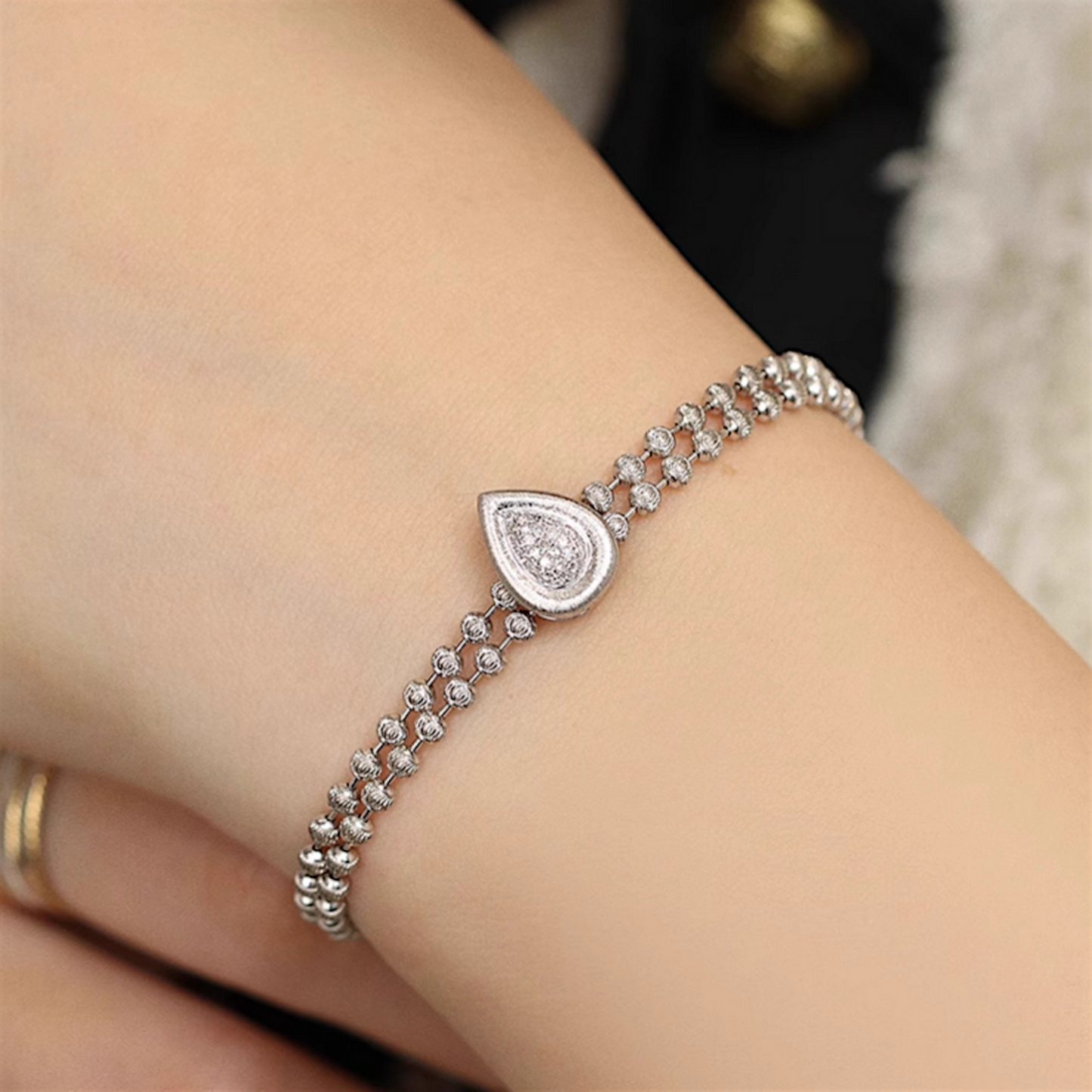 18K Gold Brushed Elegant Diamond Teardrop Clasp Pendant