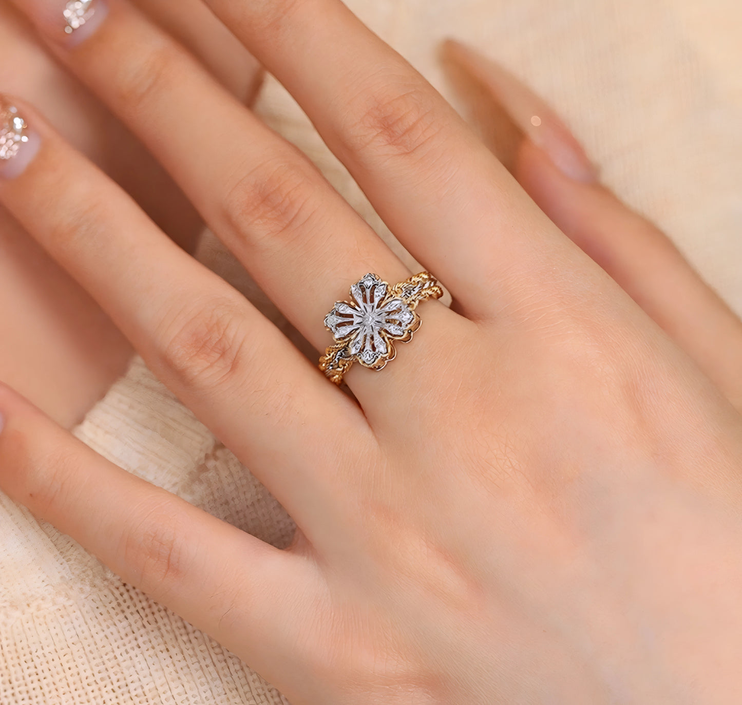 18K Gold Diamond Four-Leaf Lucky Clover Elegant Clasp Pendant