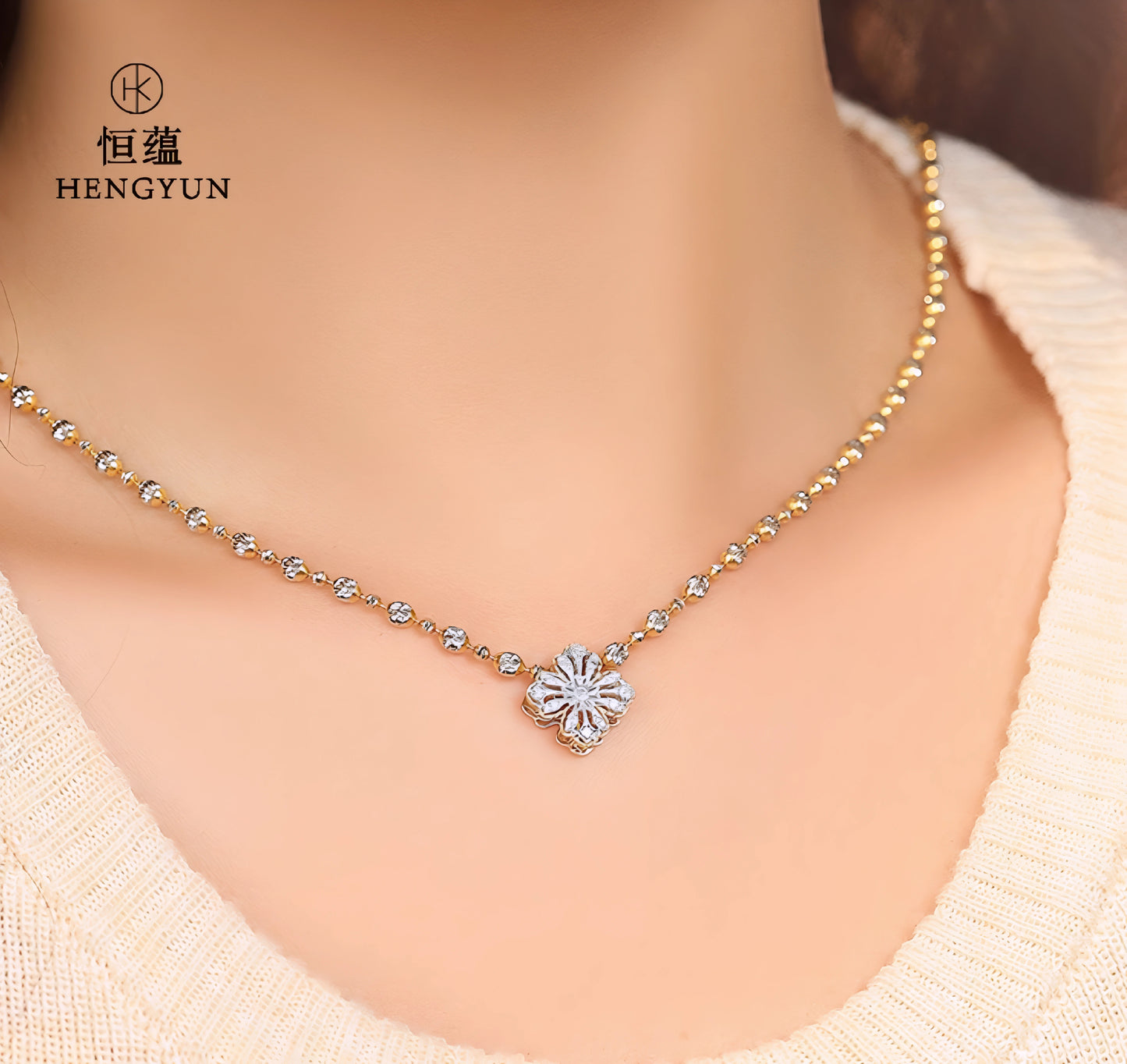 18K Gold Diamond Four-Leaf Lucky Clover Elegant Clasp Pendant