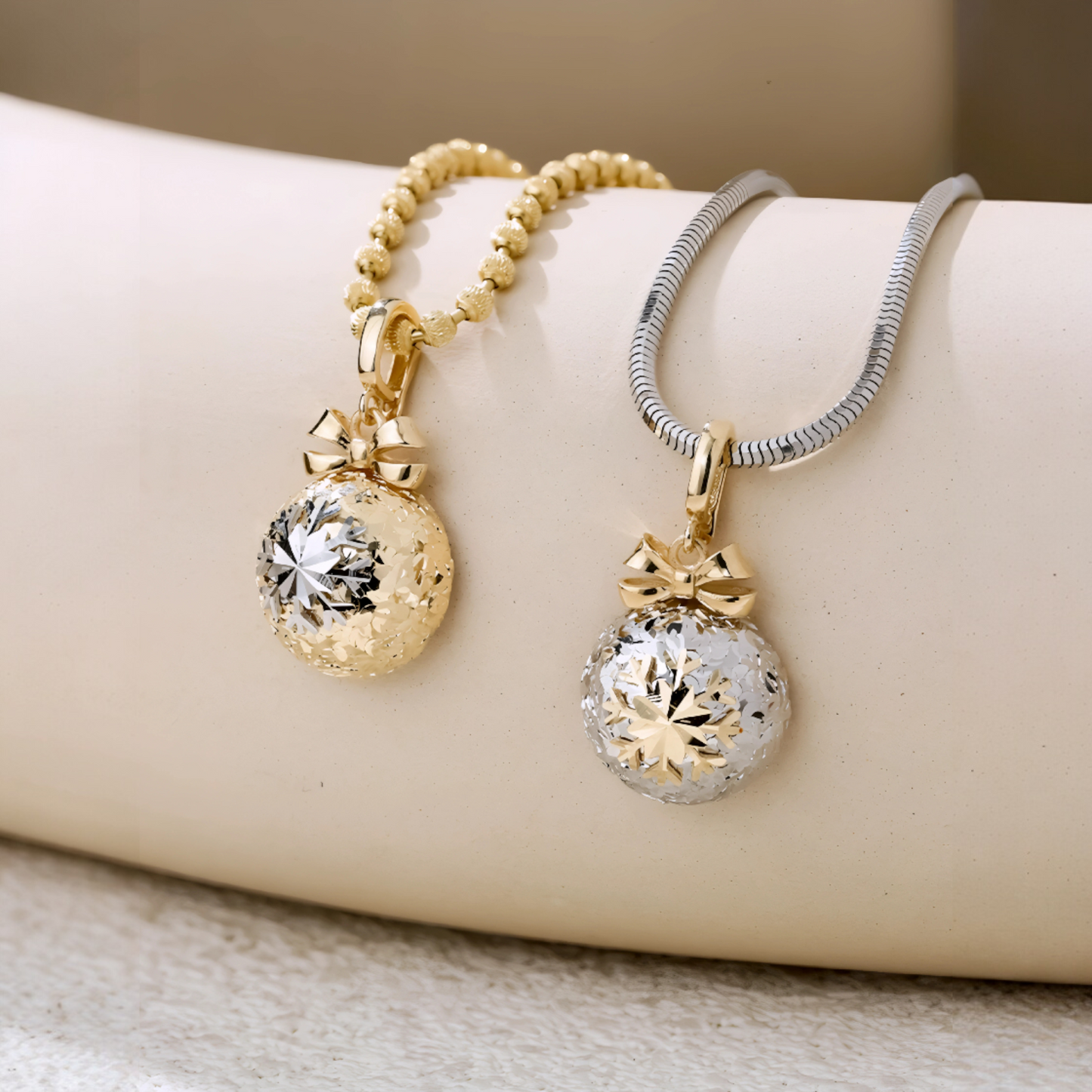 18K Gold Round Bow Bowtie Ice-Crush Snowflake Design Holiday Gift Elegant Pendant