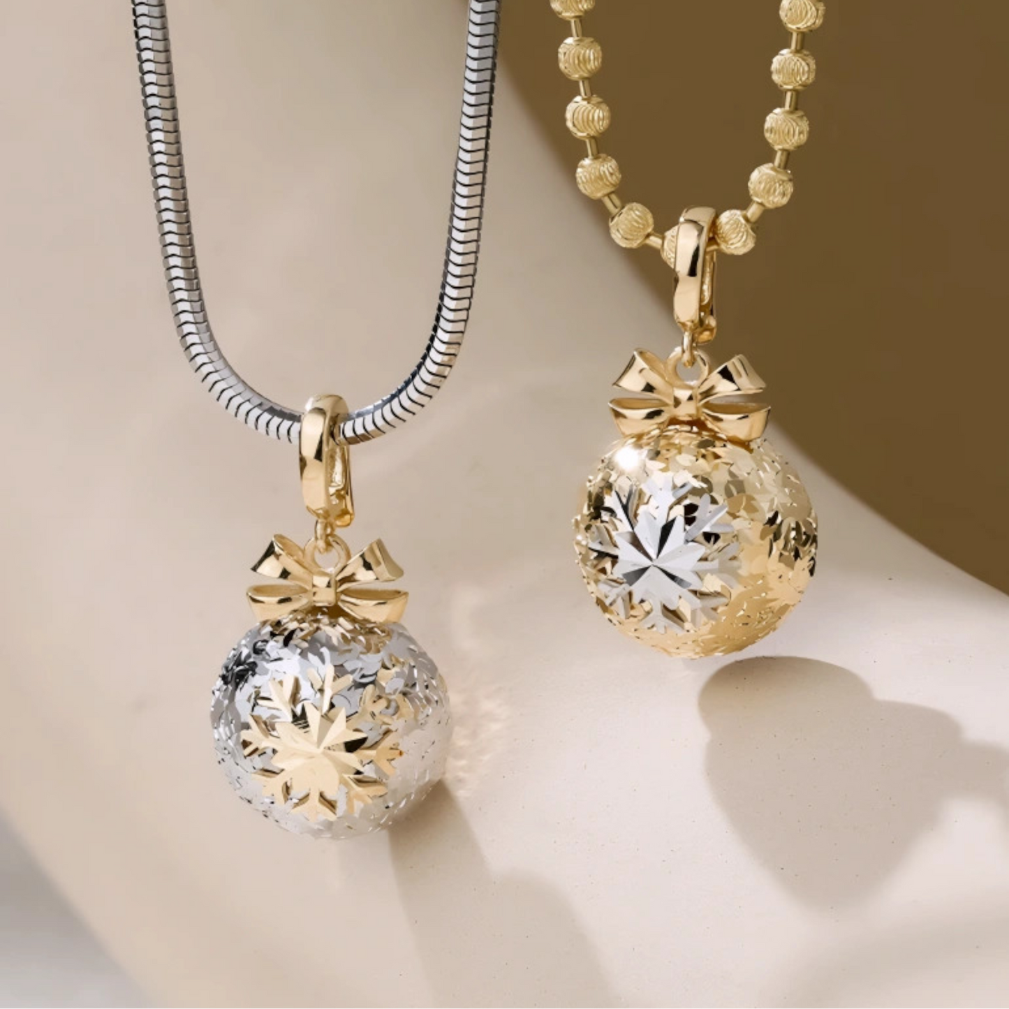 18K Gold Round Bow Bowtie Ice-Crush Snowflake Design Holiday Gift Elegant Pendant