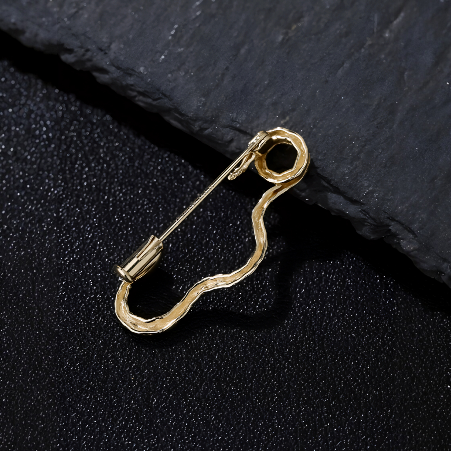 18K Gold Diamond Snake Shaped Brooch Pin Elegant Gift