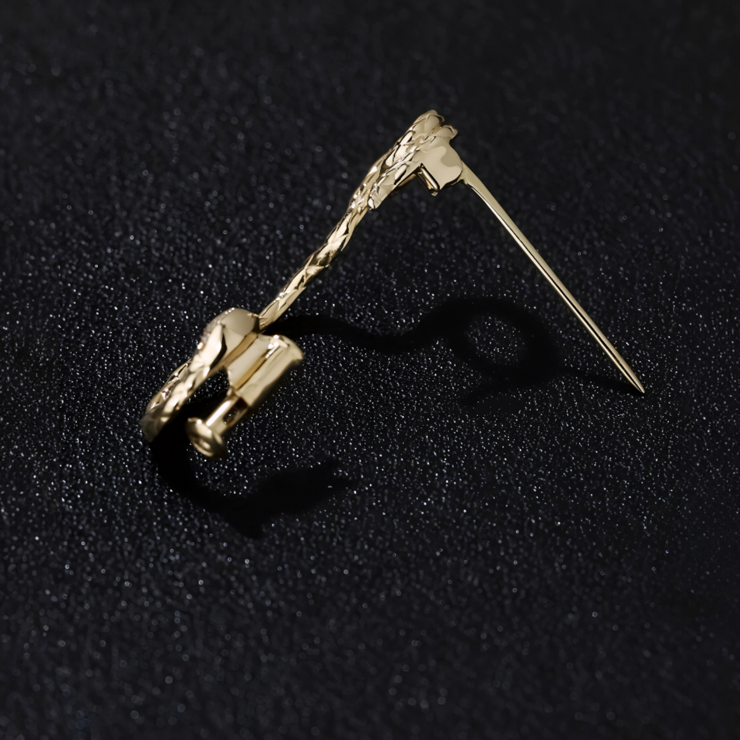 18K Gold Diamond Snake Shaped Brooch Pin Elegant Gift