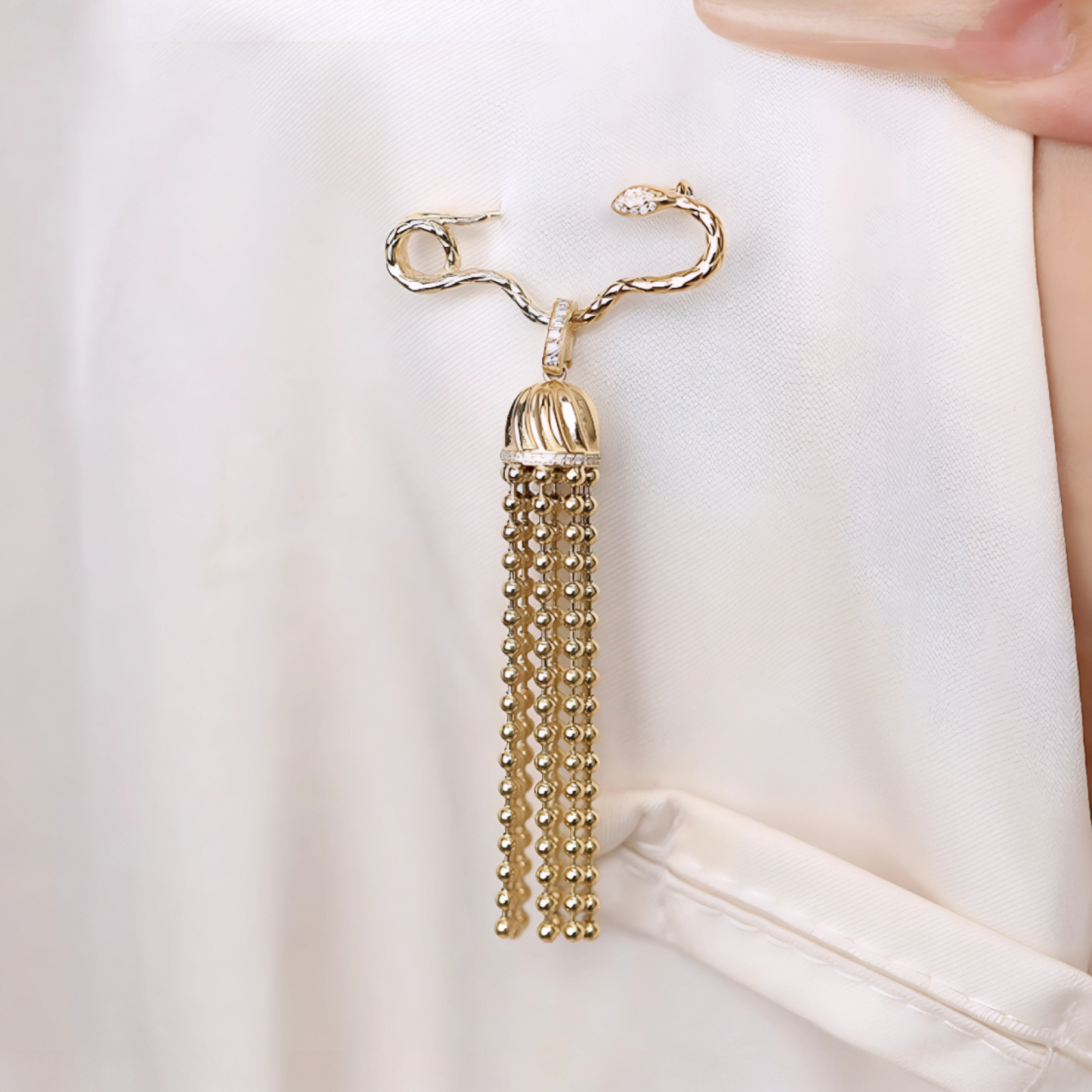 18K Gold Diamond Snake Shaped Brooch Pin Elegant Gift