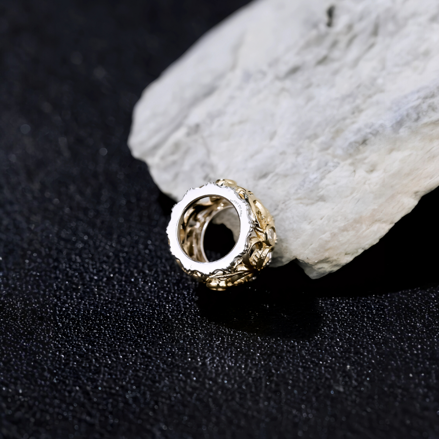 18K Gold Round Elegant Diamond Carving Ring Pendant