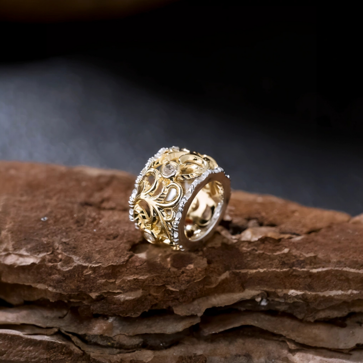 18K Gold Round Elegant Diamond Carving Ring Pendant