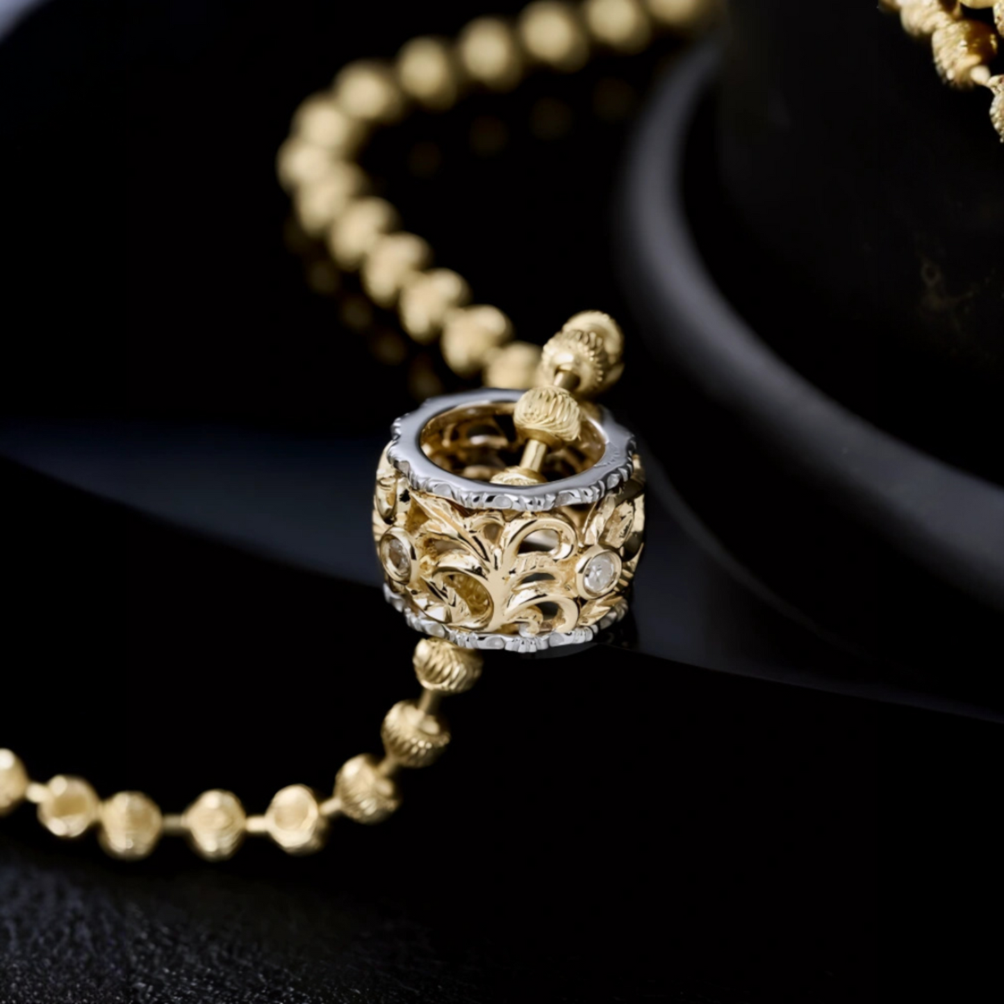 18K Gold Round Elegant Diamond Carving Ring Pendant