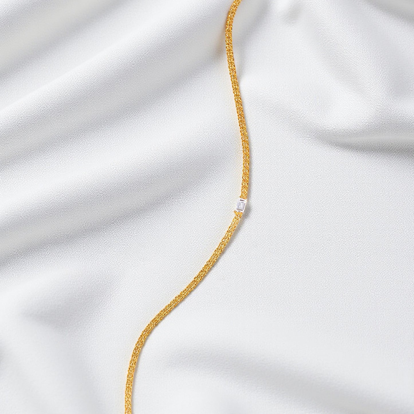 18K Gold Genuine Diamond Round and Square Pendant Bracelet