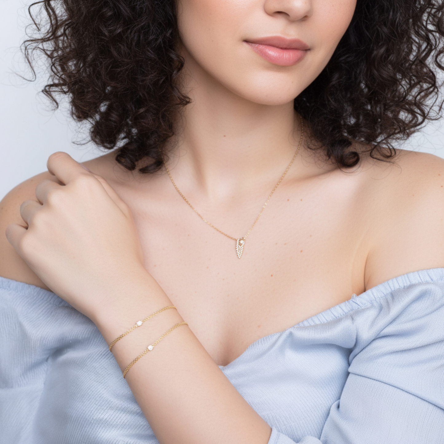 18K Gold Genuine Diamond Round and Square Pendant Bracelet