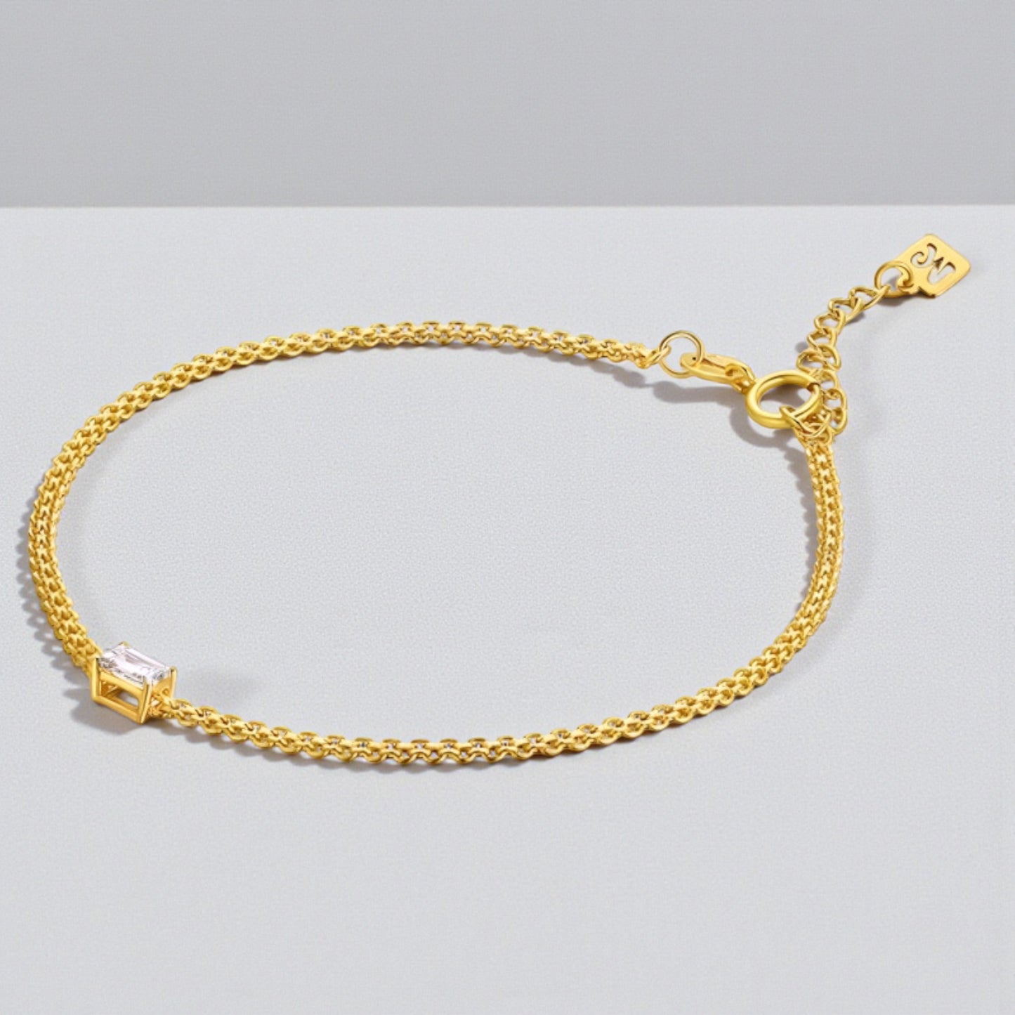 18K Gold Genuine Diamond Round and Square Pendant Bracelet