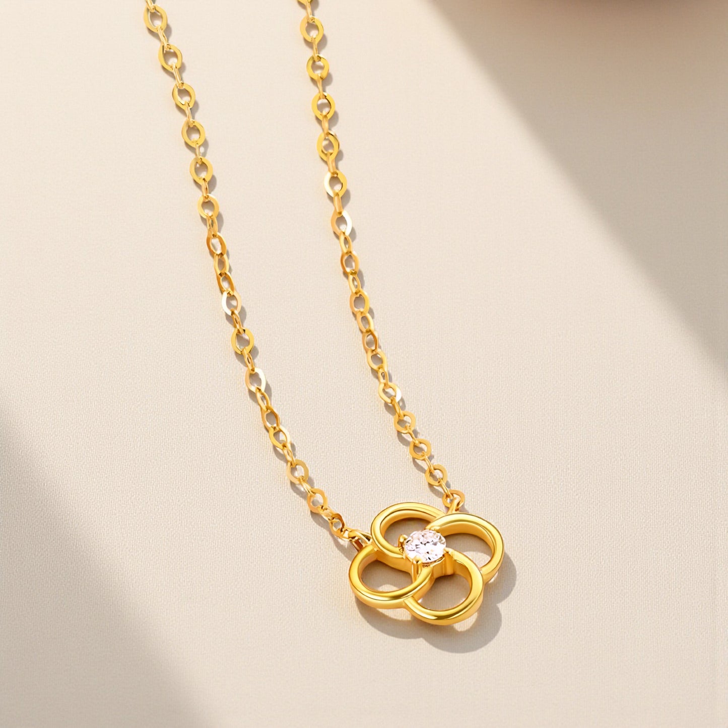 18K Gold Genuine Diamond Flower Clover Pendant Luxurious charm Necklace