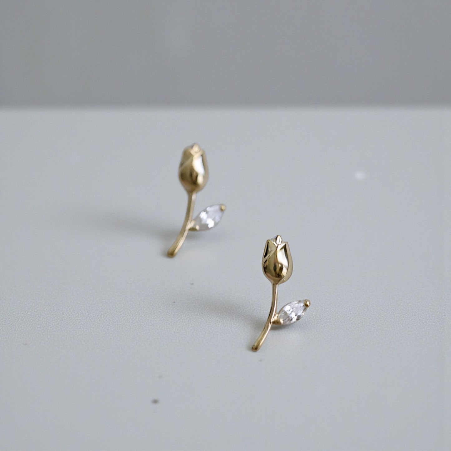 14K Gold Minimal Dainty Zircon Tulip Flower Pendant