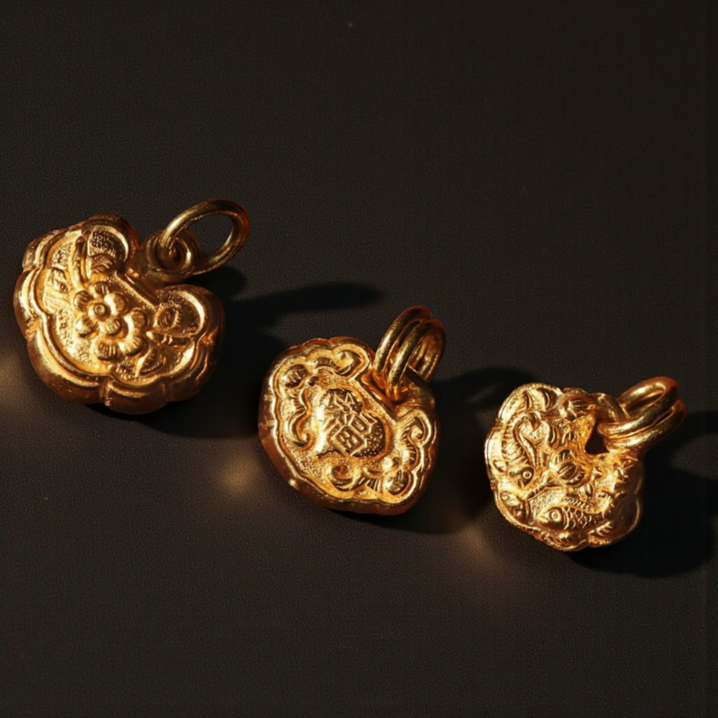 24K Gold 999 Hand-Engraved Ruyi Lock Keepsake Pendant Great Gift for Baby Shower