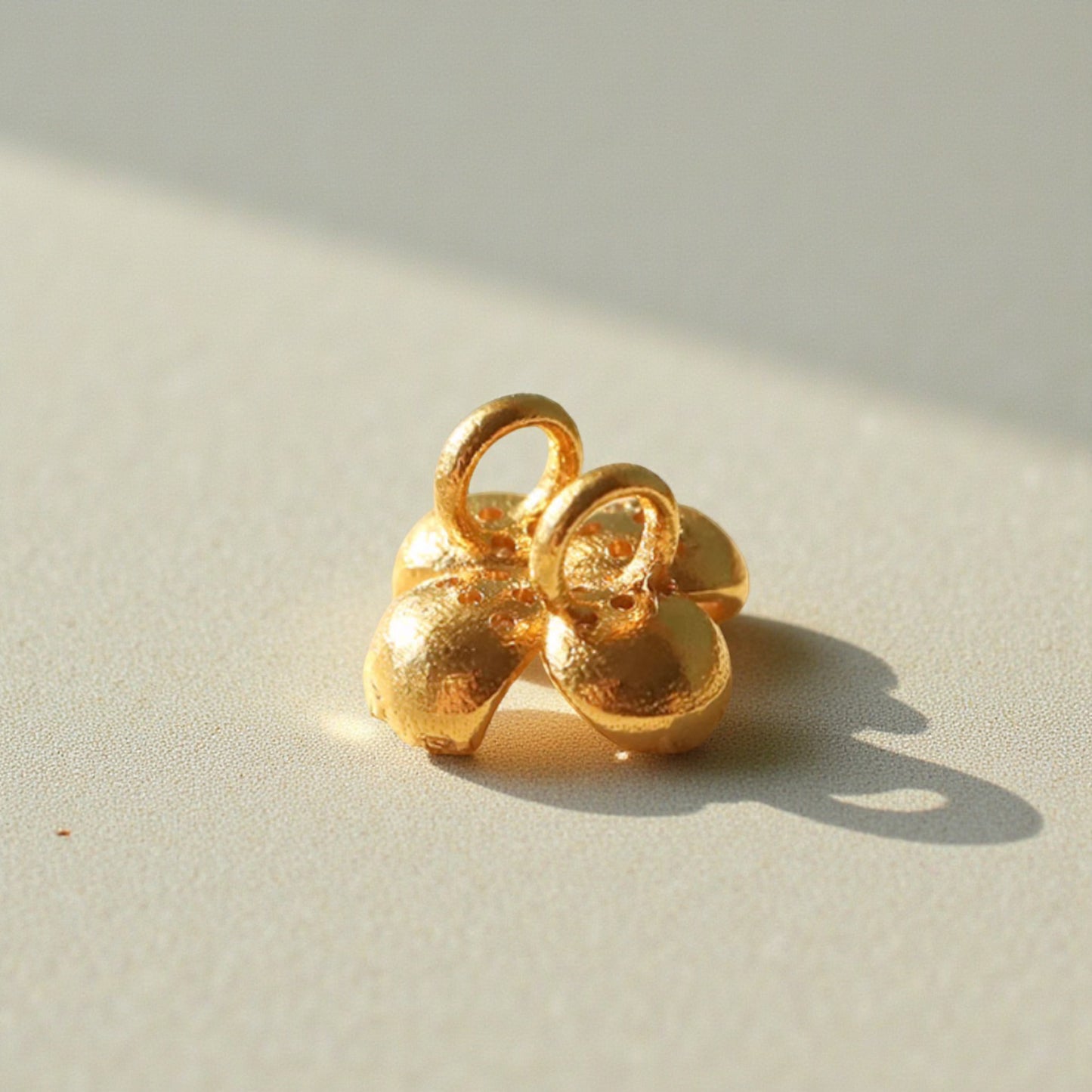 18K Gold Four-Leaf Clover Mini Blooming Flower Natural Diamond D.I.Y Charm Accessories