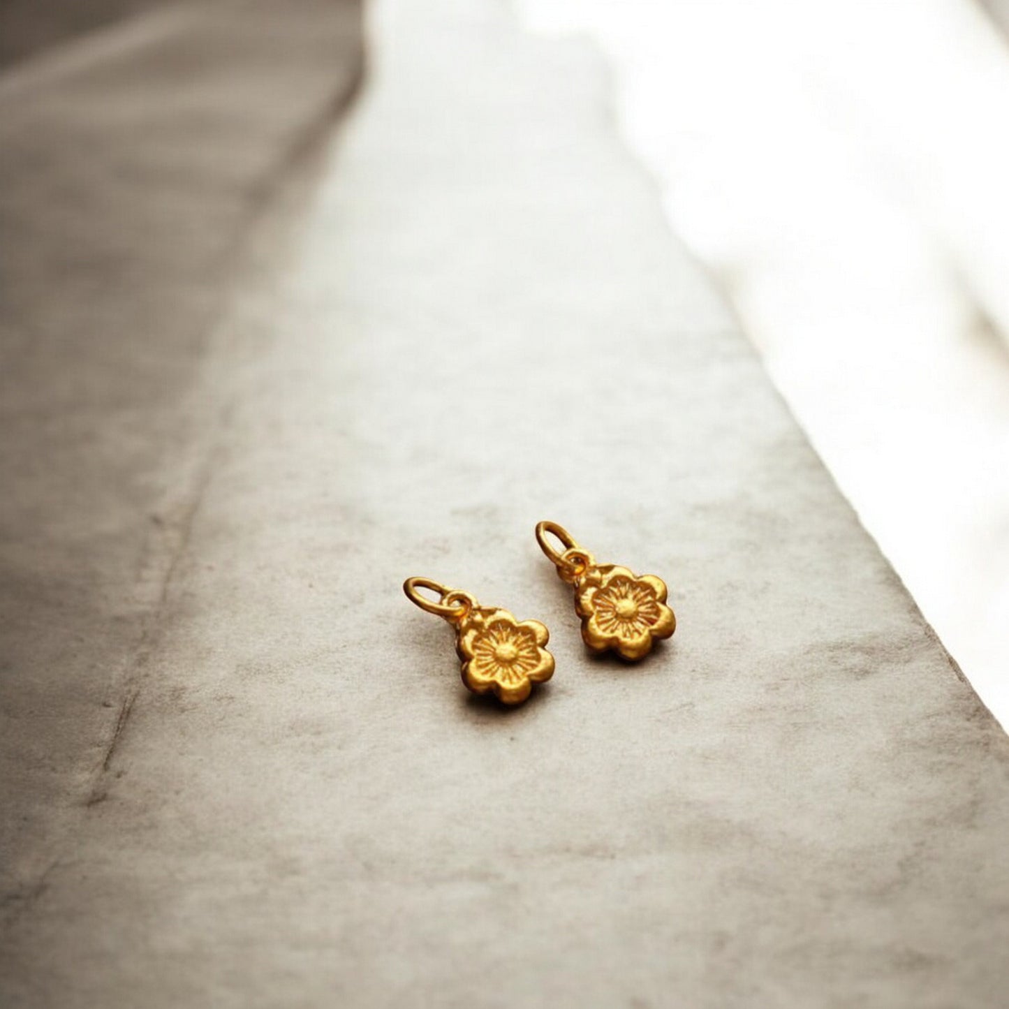 24K Gold D.I.Y Mini Hand-Carved Flower Bead Pendant Charm