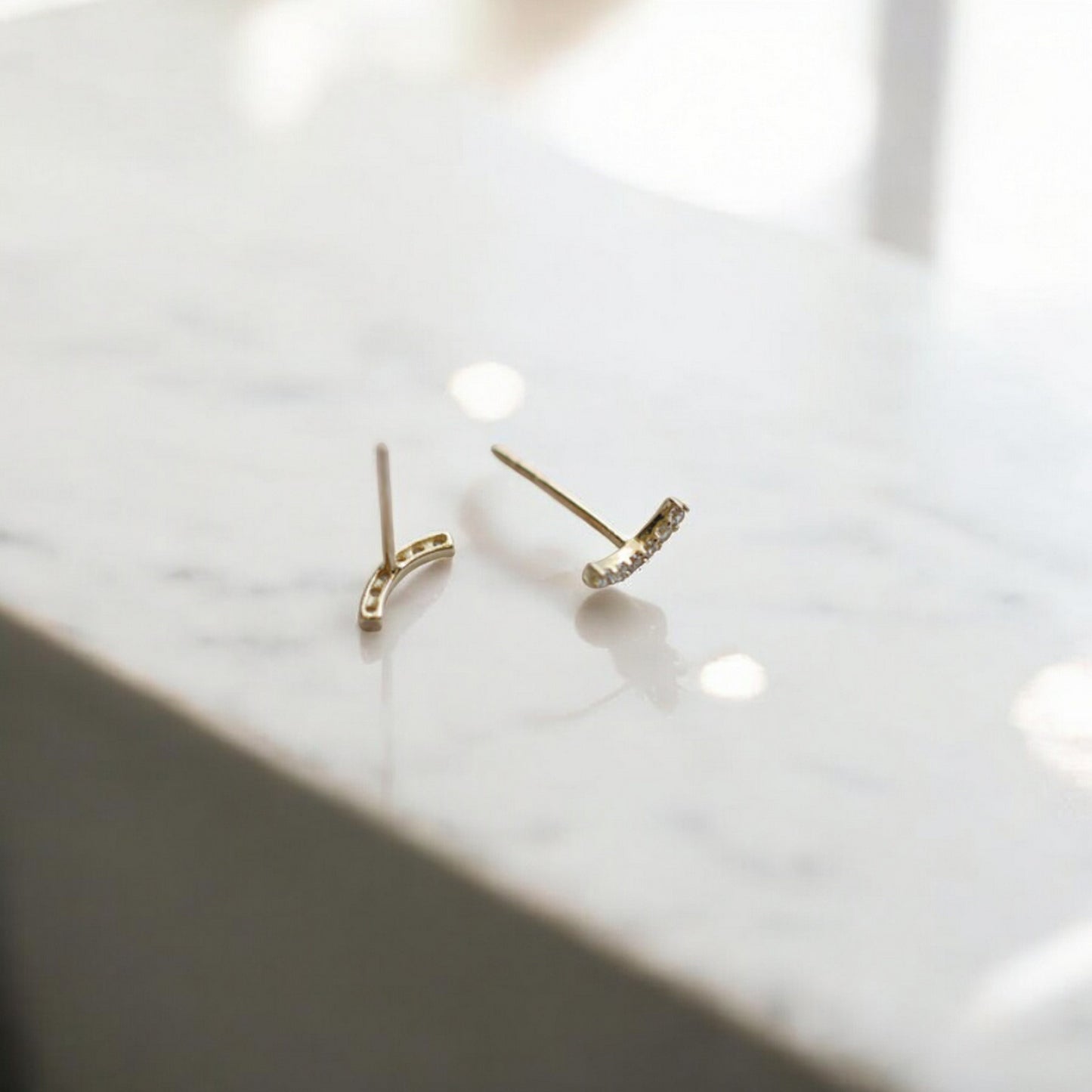 14K Pure Gold Minimal Curve Style Classic Zircon Stud Earrings