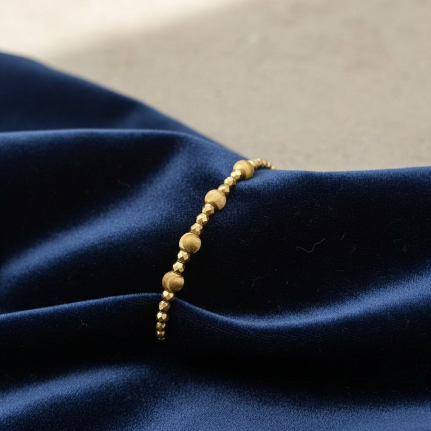 18K Gold Pearlescent Round Cat Eye Beads Elastic Bracelet