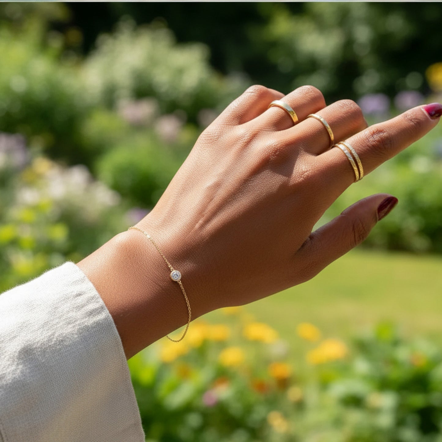 14K Gold Minimal Round Charm Bracelet