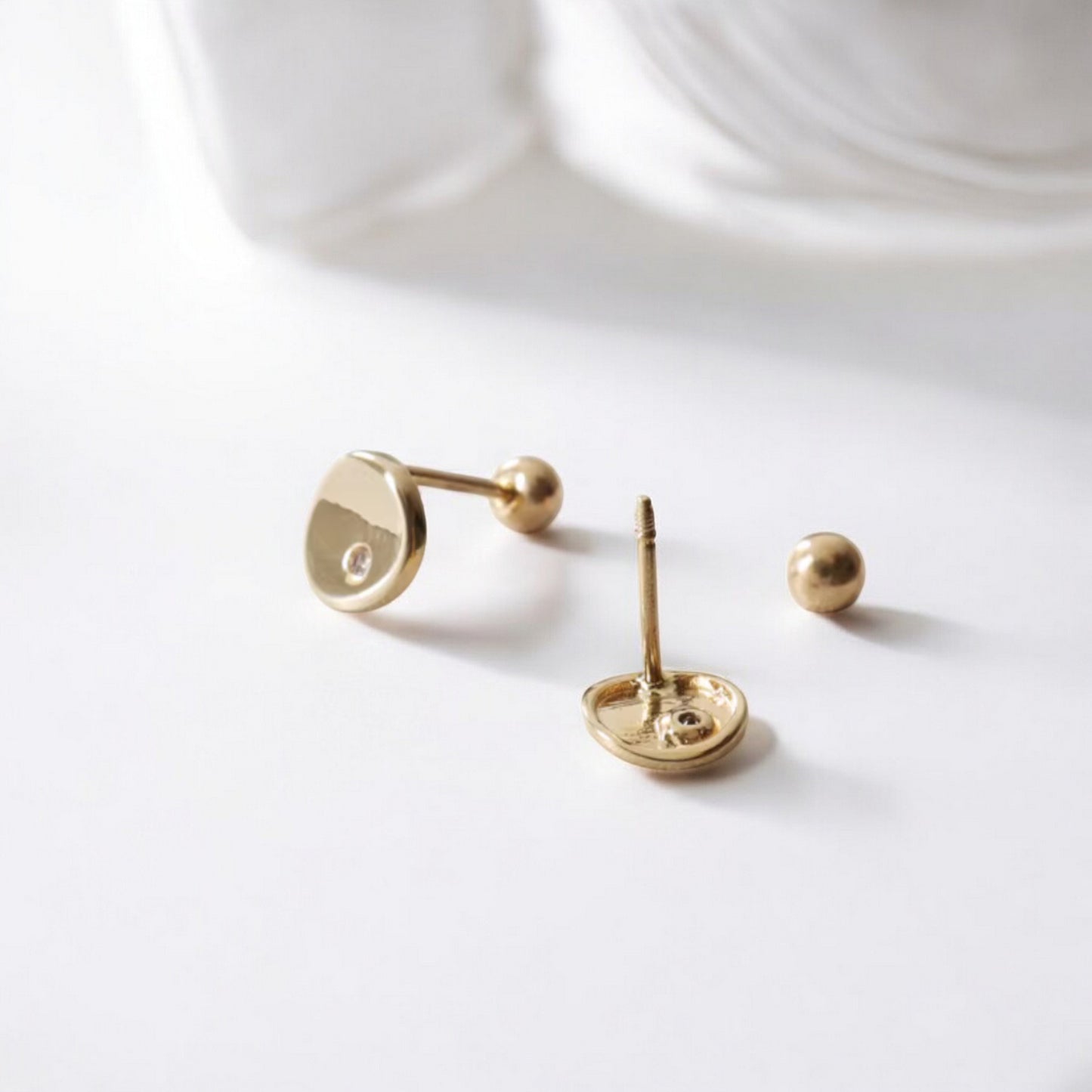 10K Pure Gold Zircon Round Screw On Earrings