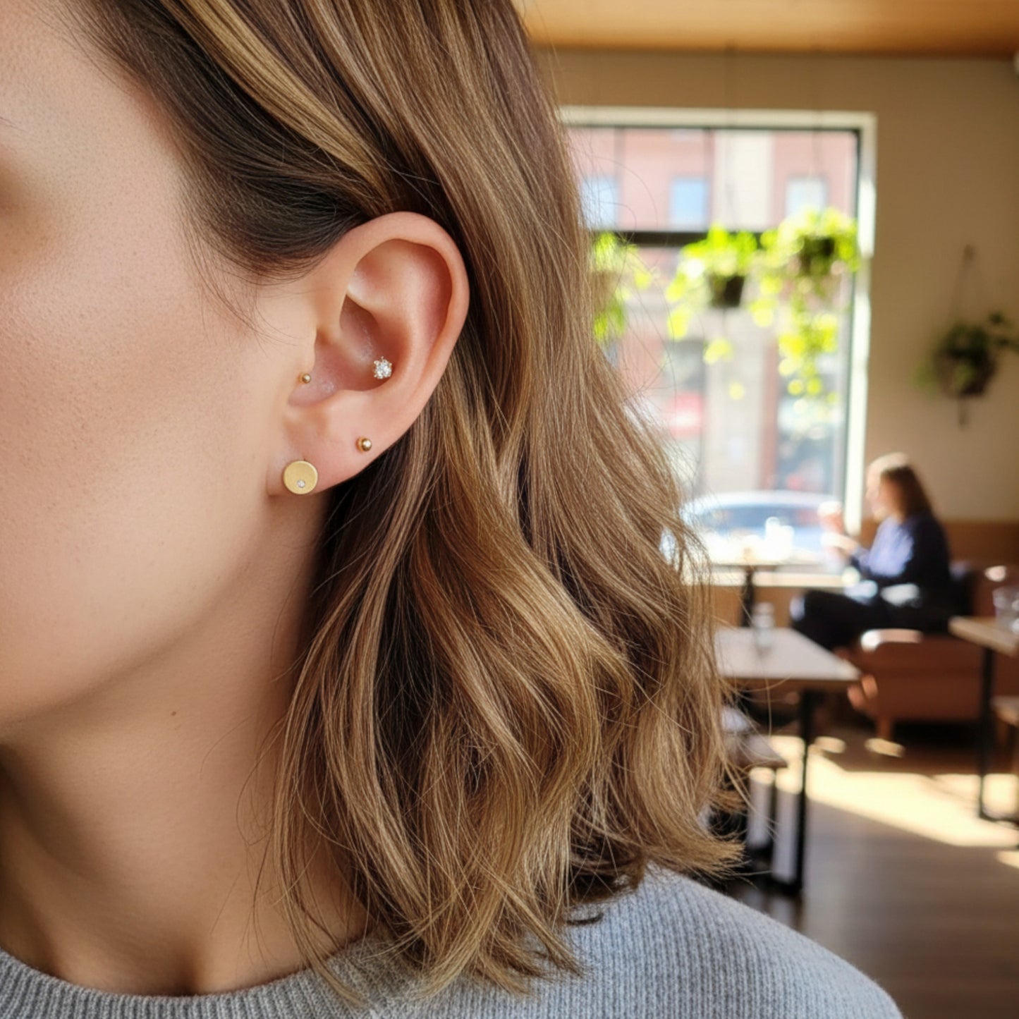 10K Pure Gold Zircon Round Screw On Earrings