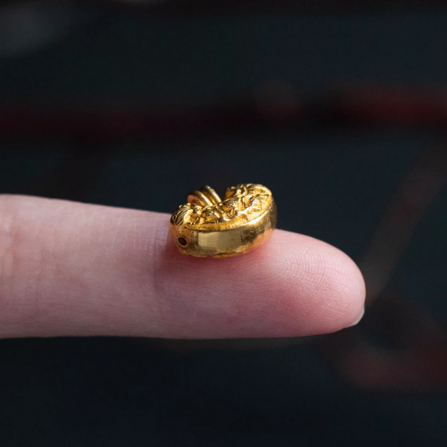 24K 999 Pure Gold Mini D.I.Y Engraved Antique Style Lock Pouch Charm