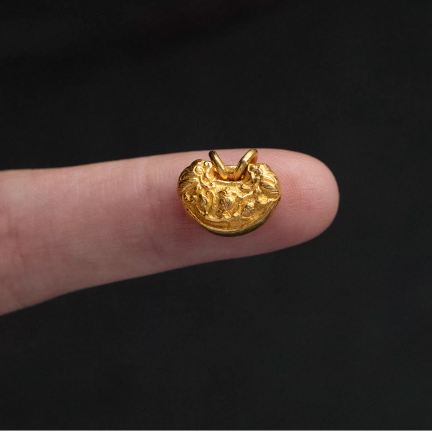 24K 999 Pure Gold Mini D.I.Y Engraved Antique Style Lock Pouch Charm