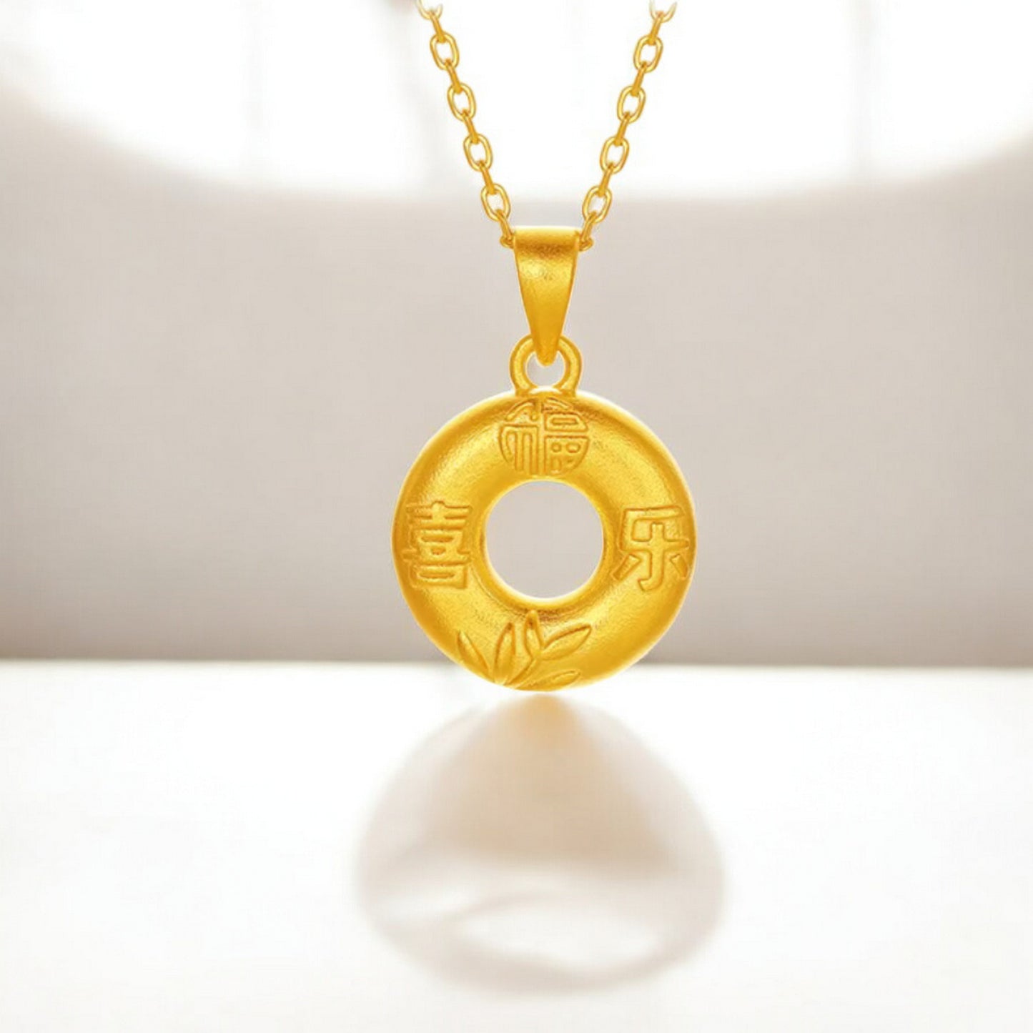18K Gold Lucky Chinese Joy Blessing Happniess Buckle Round Pendant