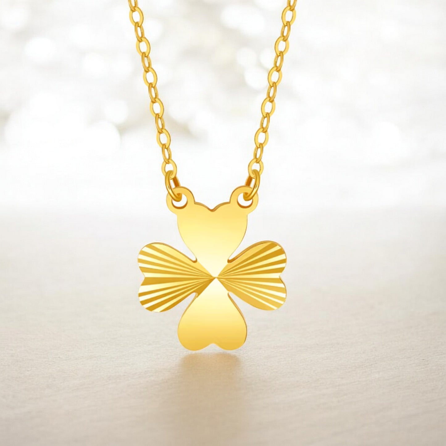 18K Gold Lucky Clover Leaf Pendant Necklace