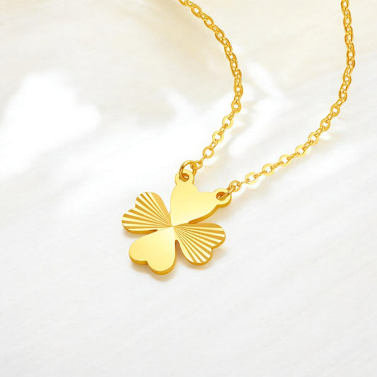 18K Gold Lucky Clover Leaf Pendant Necklace
