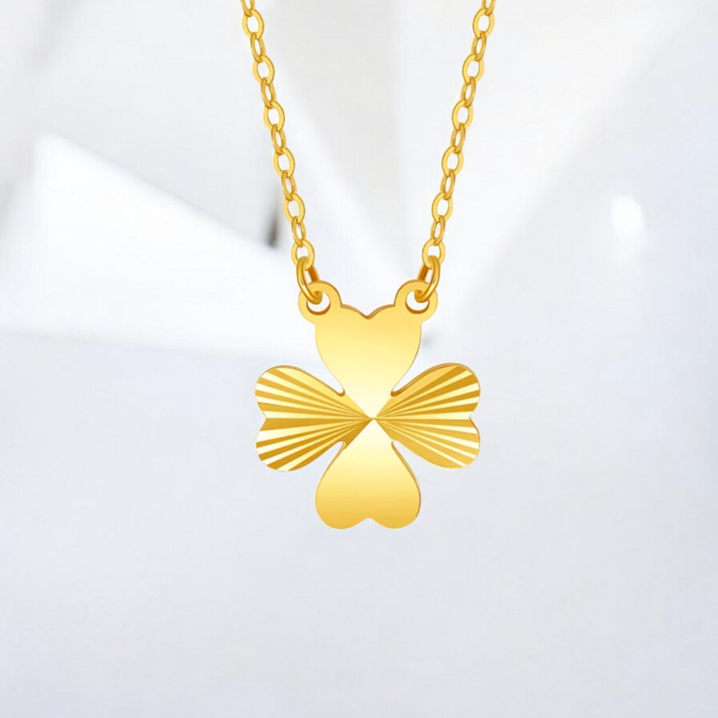 18K Gold Lucky Clover Leaf Pendant Necklace