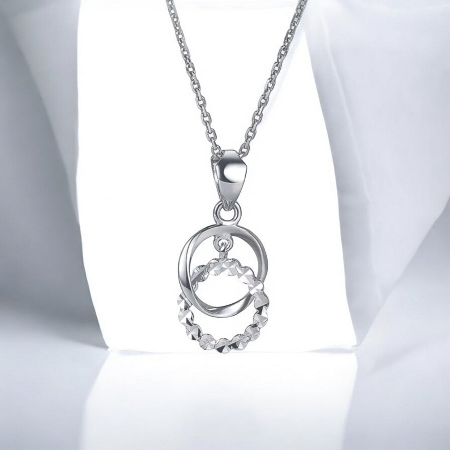 Pt950 Hoop Sparkling Interlocking individual Pendant