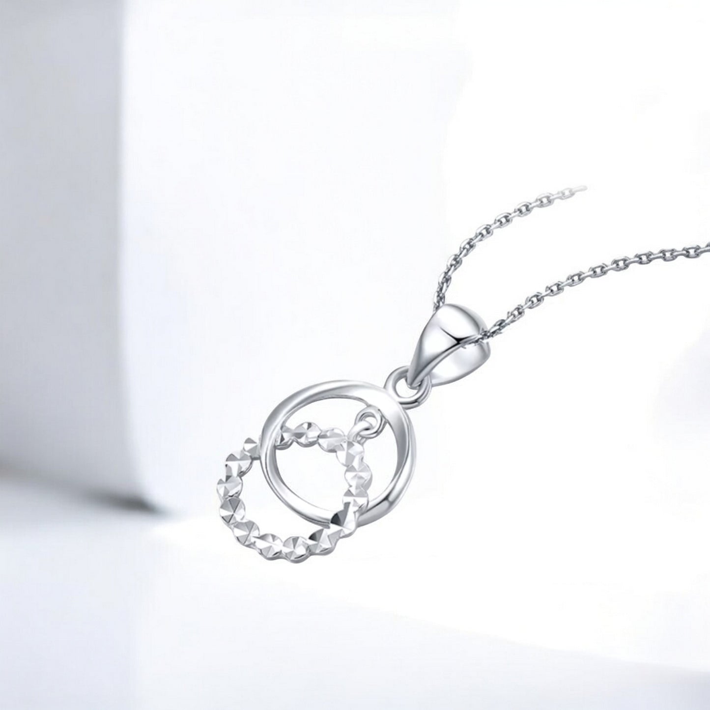Pt950 Hoop Sparkling Interlocking individual Pendant
