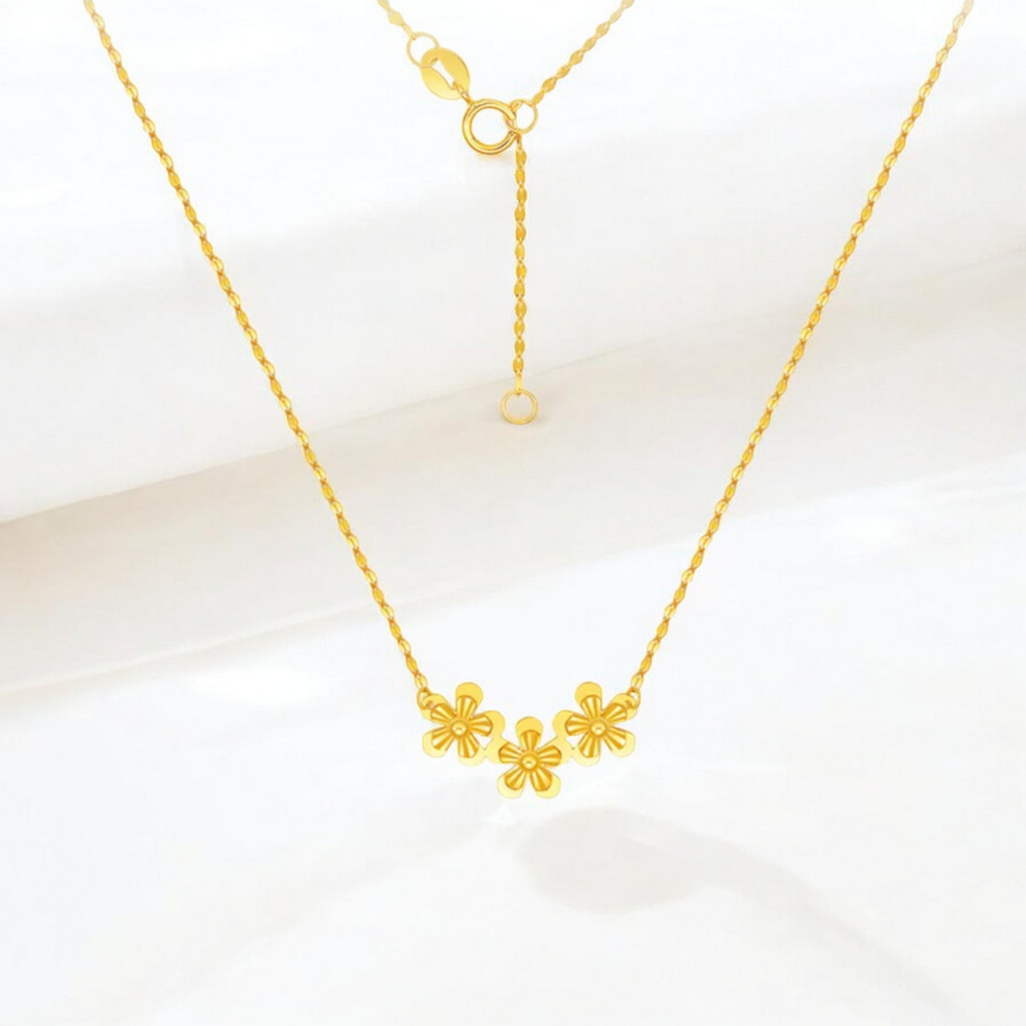 18K Gold Flower Daisy Pendant Necklace