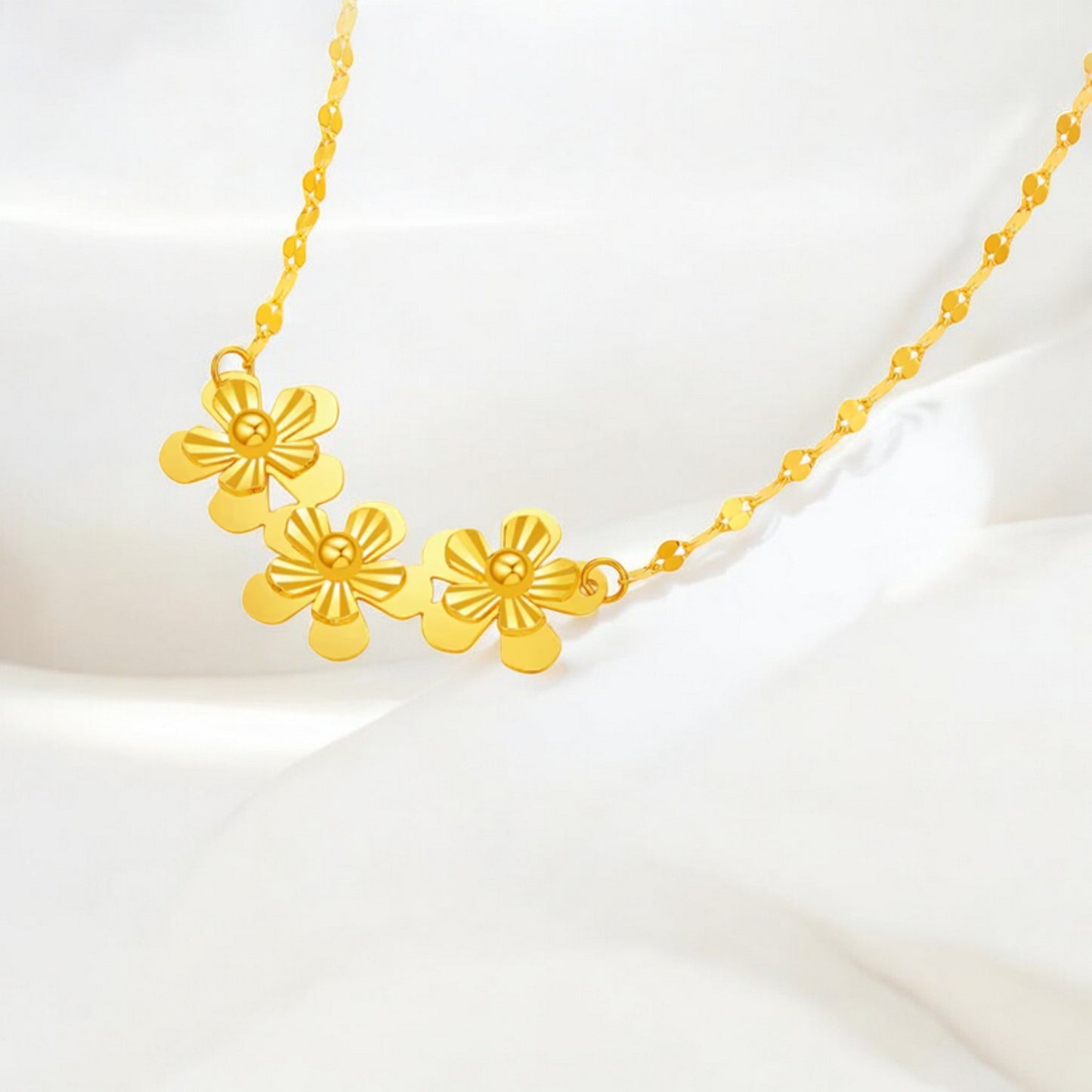 18K Gold Flower Daisy Pendant Necklace