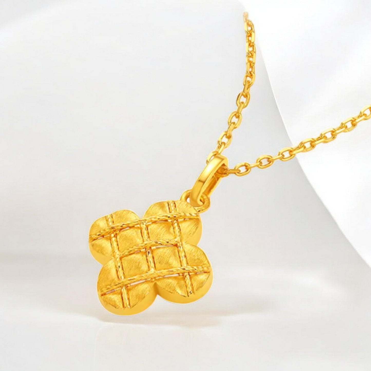 24K 999 5G Gold Lucky Clover Leaf Pendant