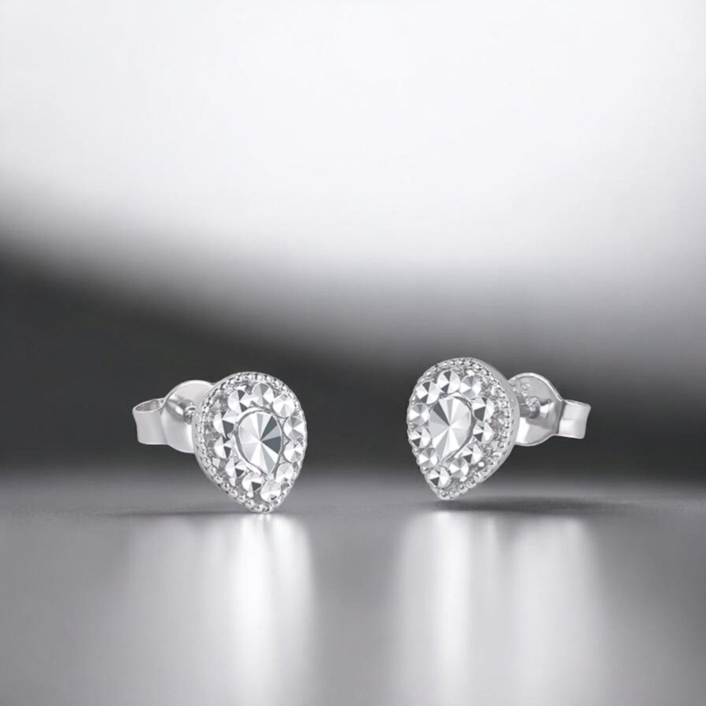 Pt950 Minimal Water Drop Stud Earrings