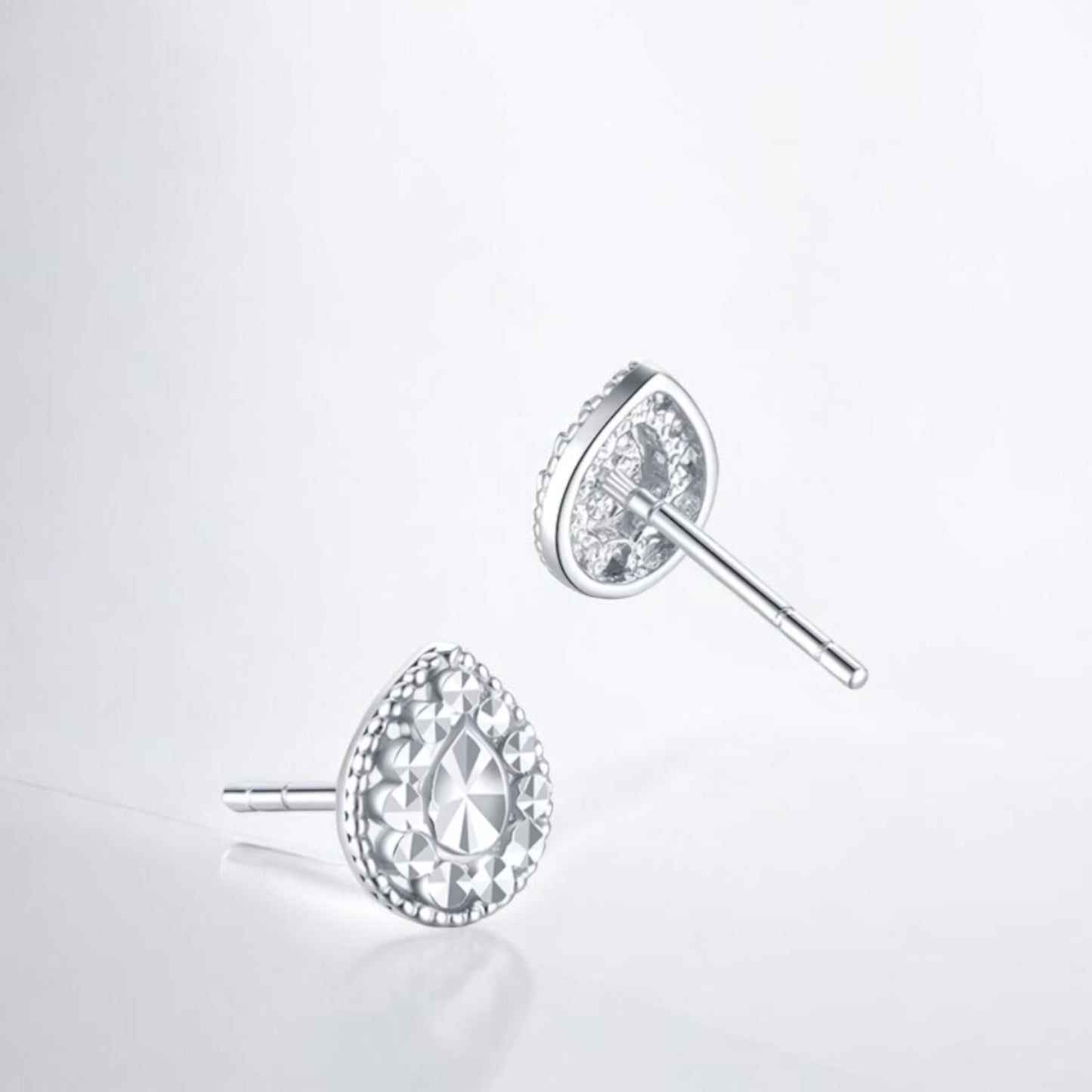 Pt950 Minimal Water Drop Stud Earrings
