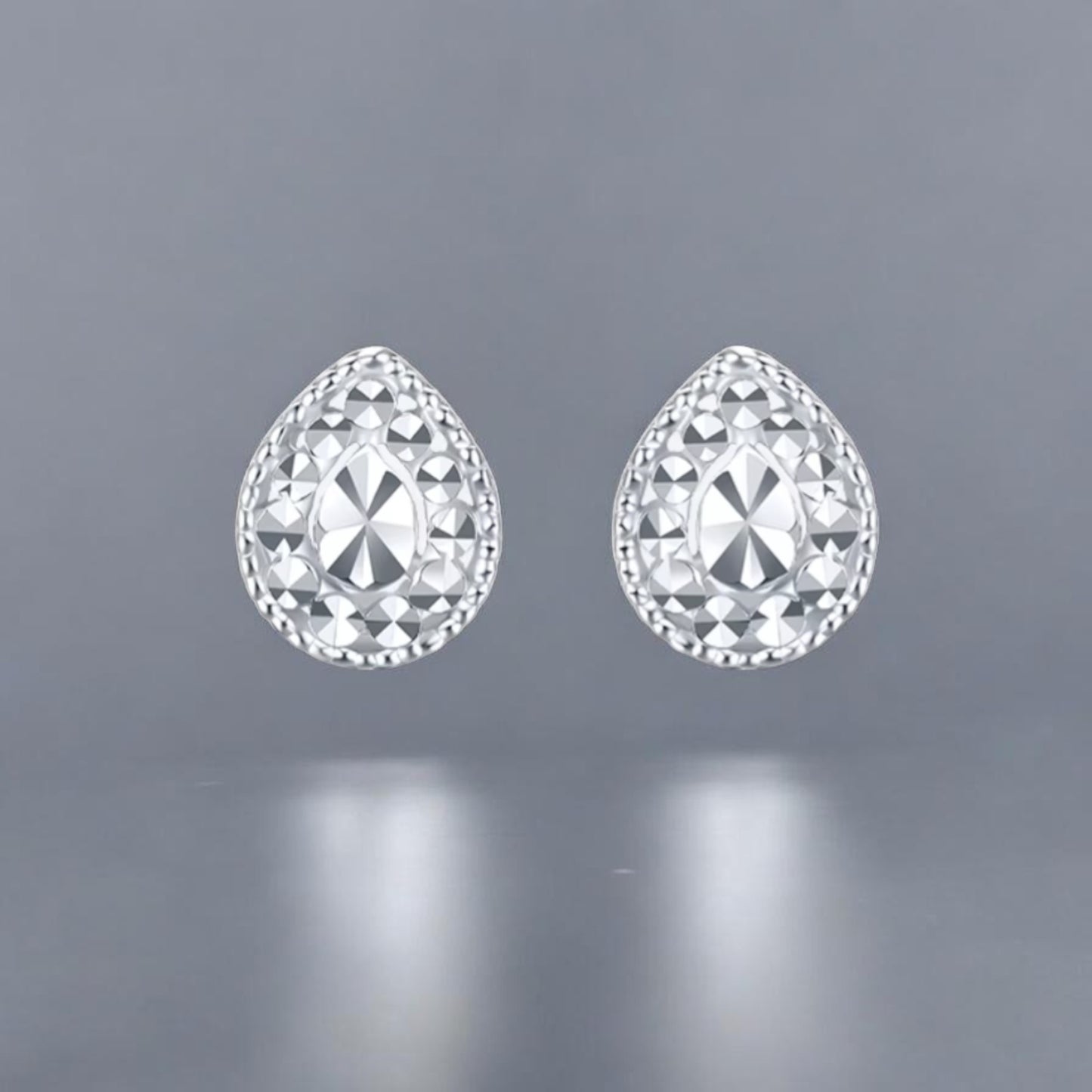 Pt950 Minimal Water Drop Stud Earrings