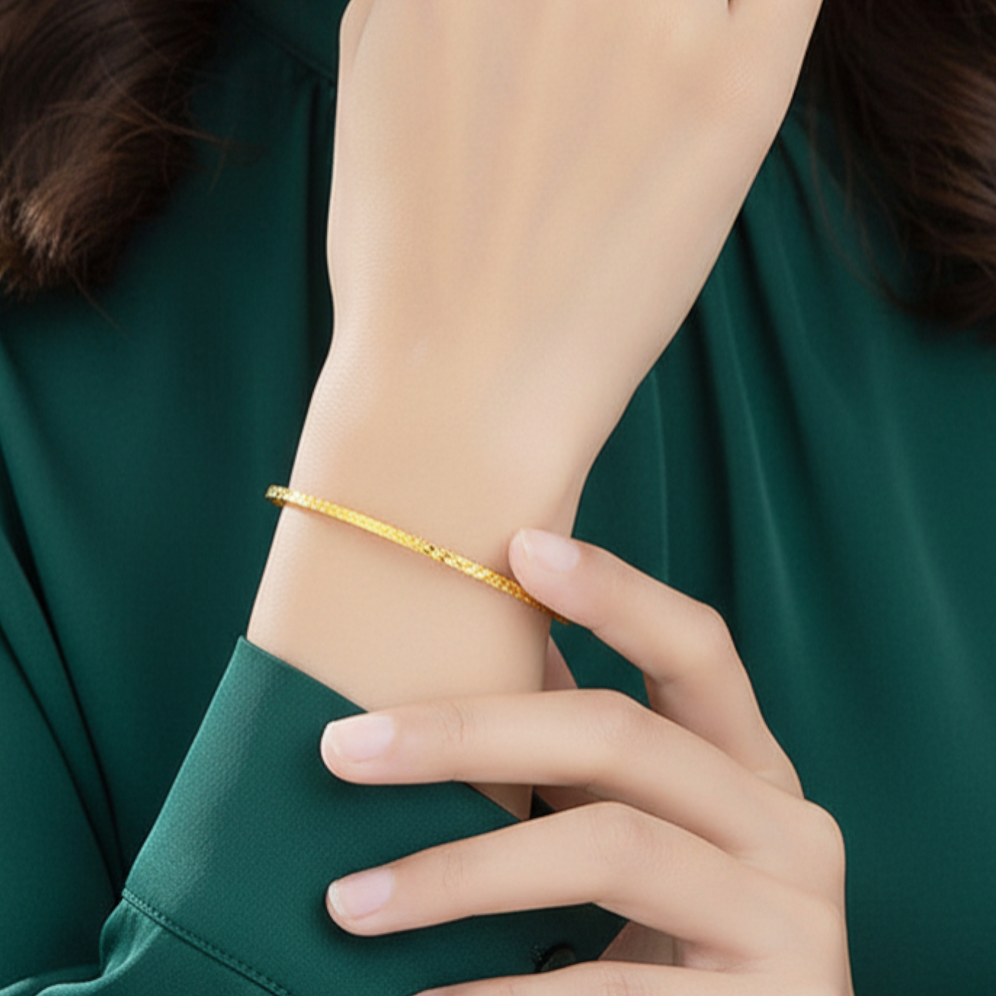 18K Gold Sparkling Bangle Bracelet